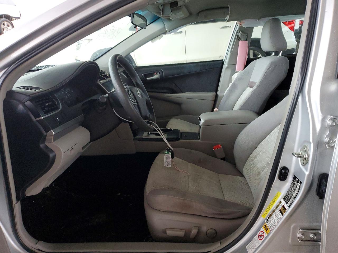2014 Toyota Camry Le Серебряный vin: 4T4BF1FK8ER427921