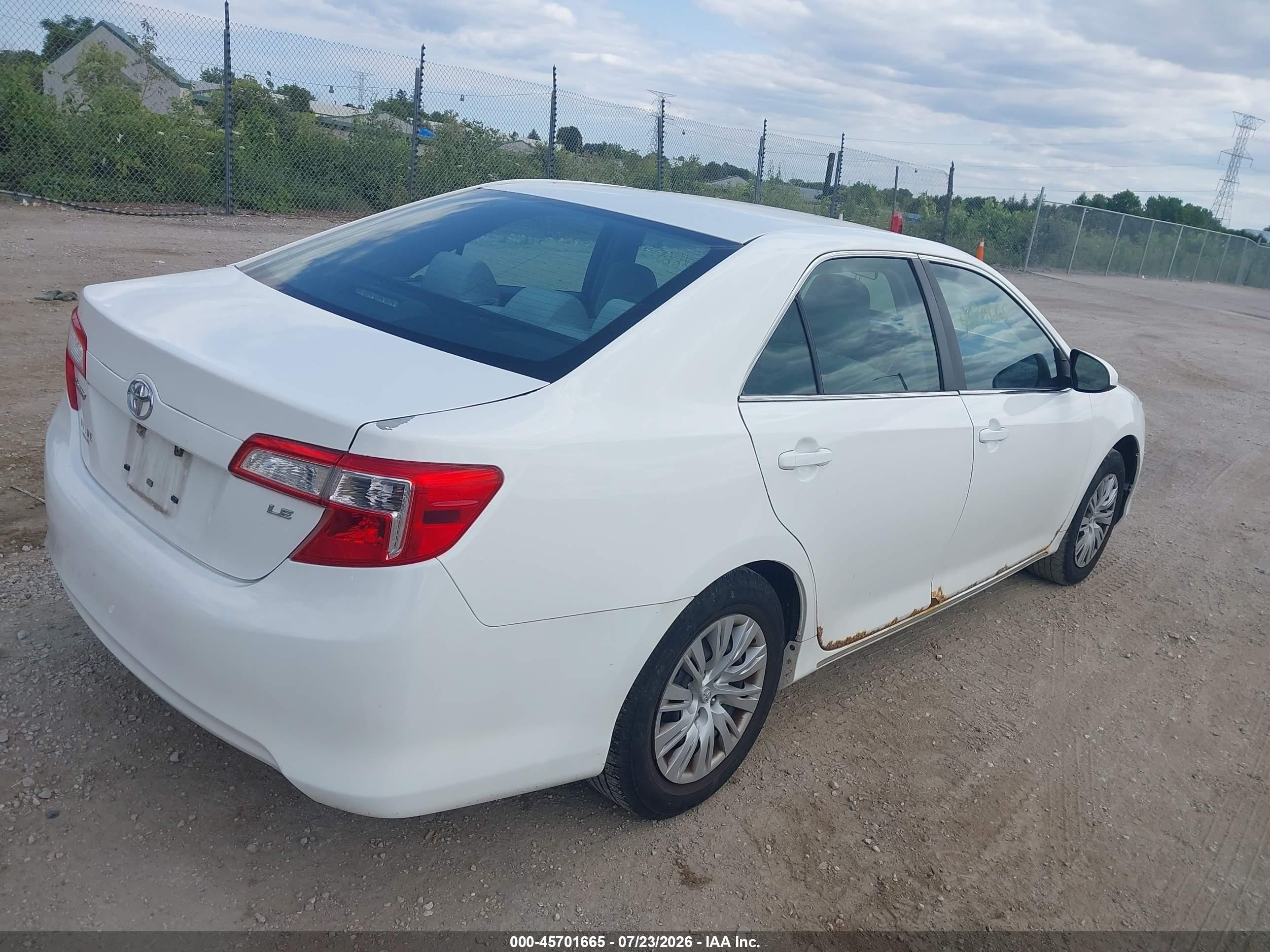 2014 Toyota Camry Le White vin: 4T4BF1FK8ER430429