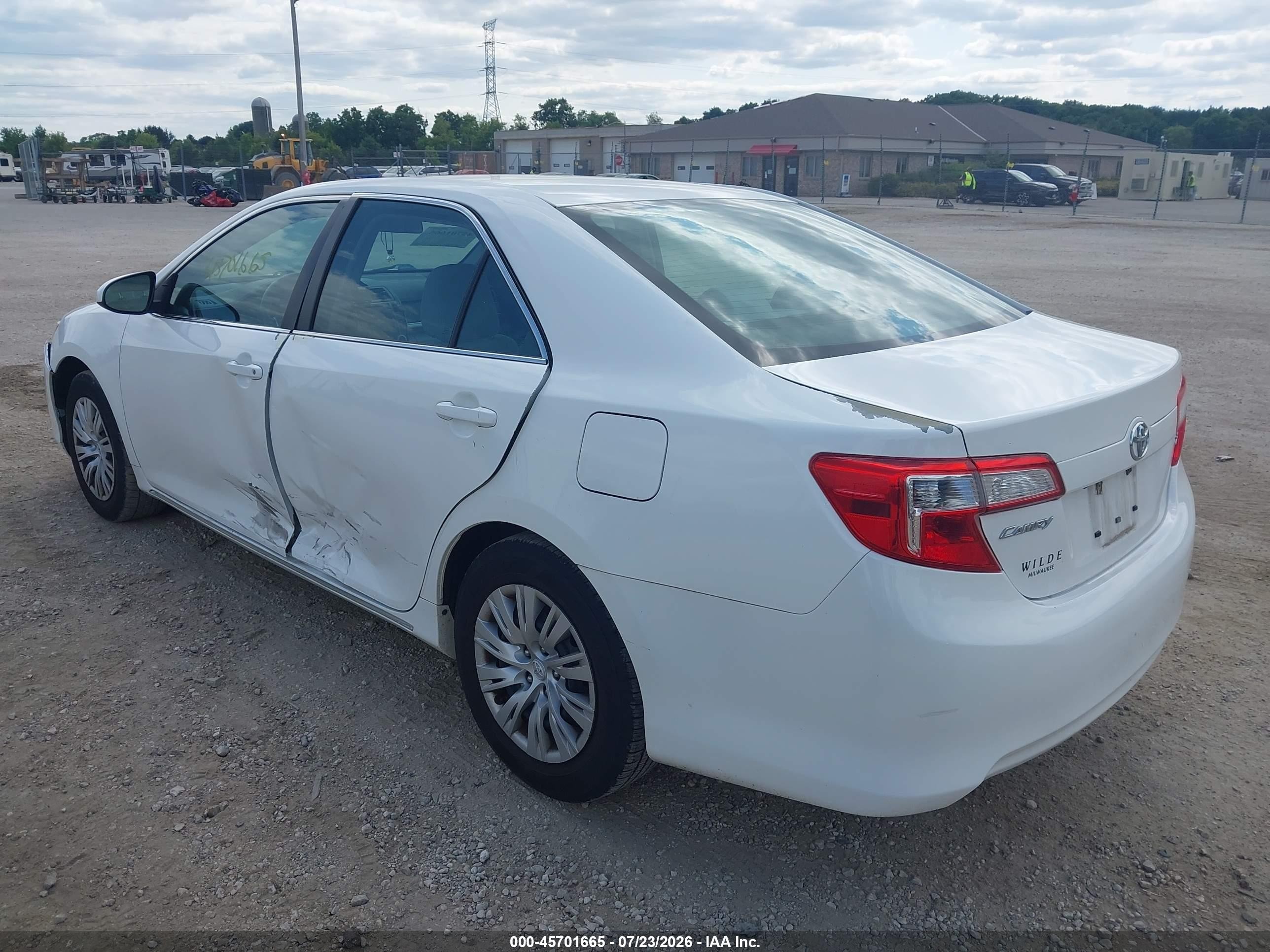 2014 Toyota Camry Le White vin: 4T4BF1FK8ER430429
