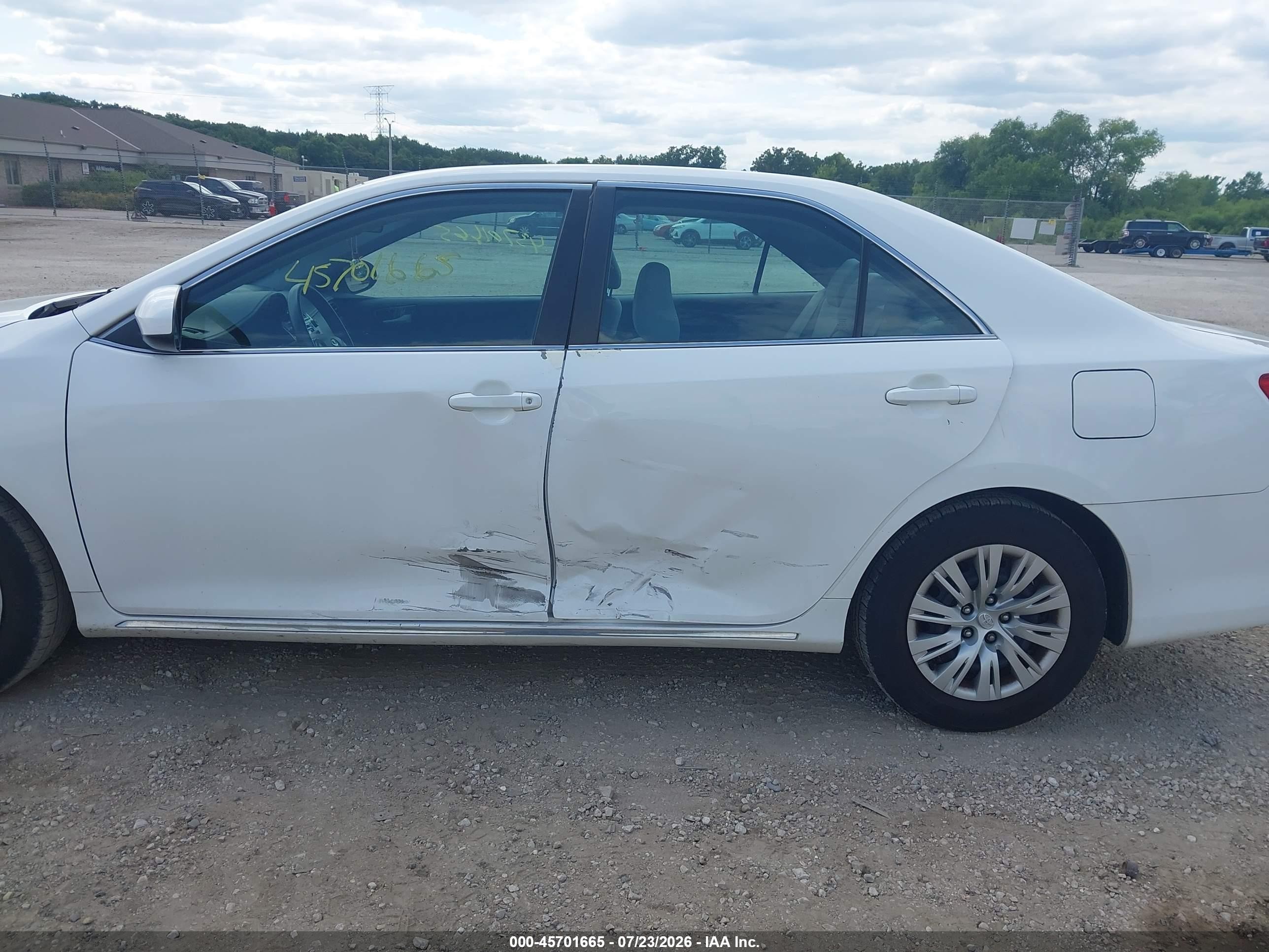 2014 Toyota Camry Le White vin: 4T4BF1FK8ER430429