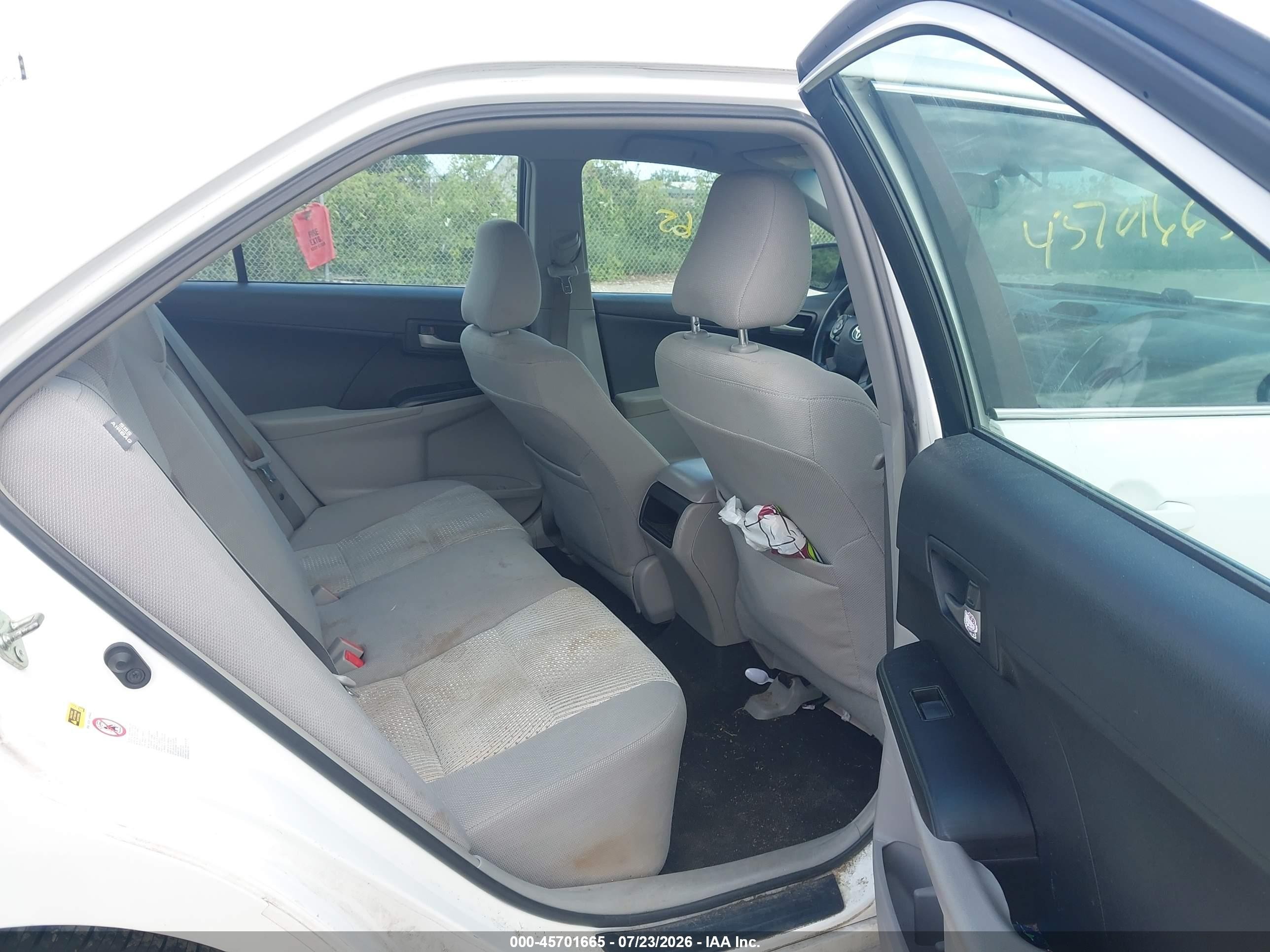2014 Toyota Camry Le White vin: 4T4BF1FK8ER430429