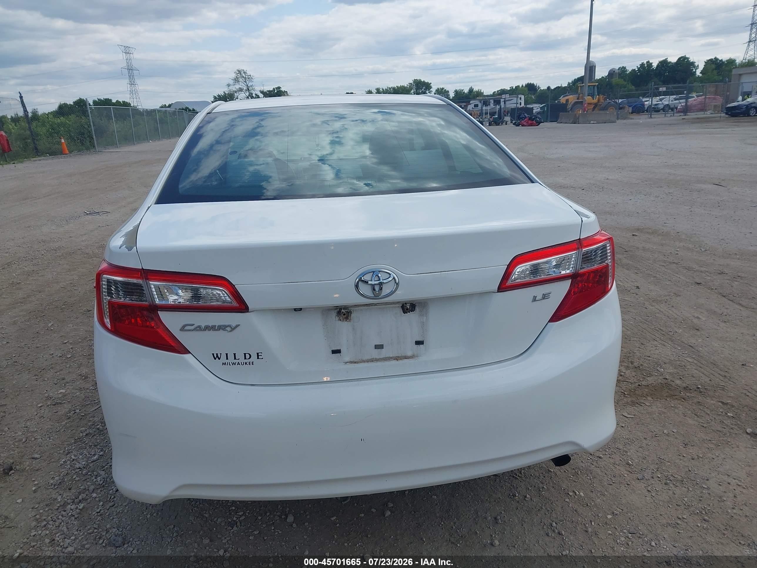 2014 Toyota Camry Le White vin: 4T4BF1FK8ER430429