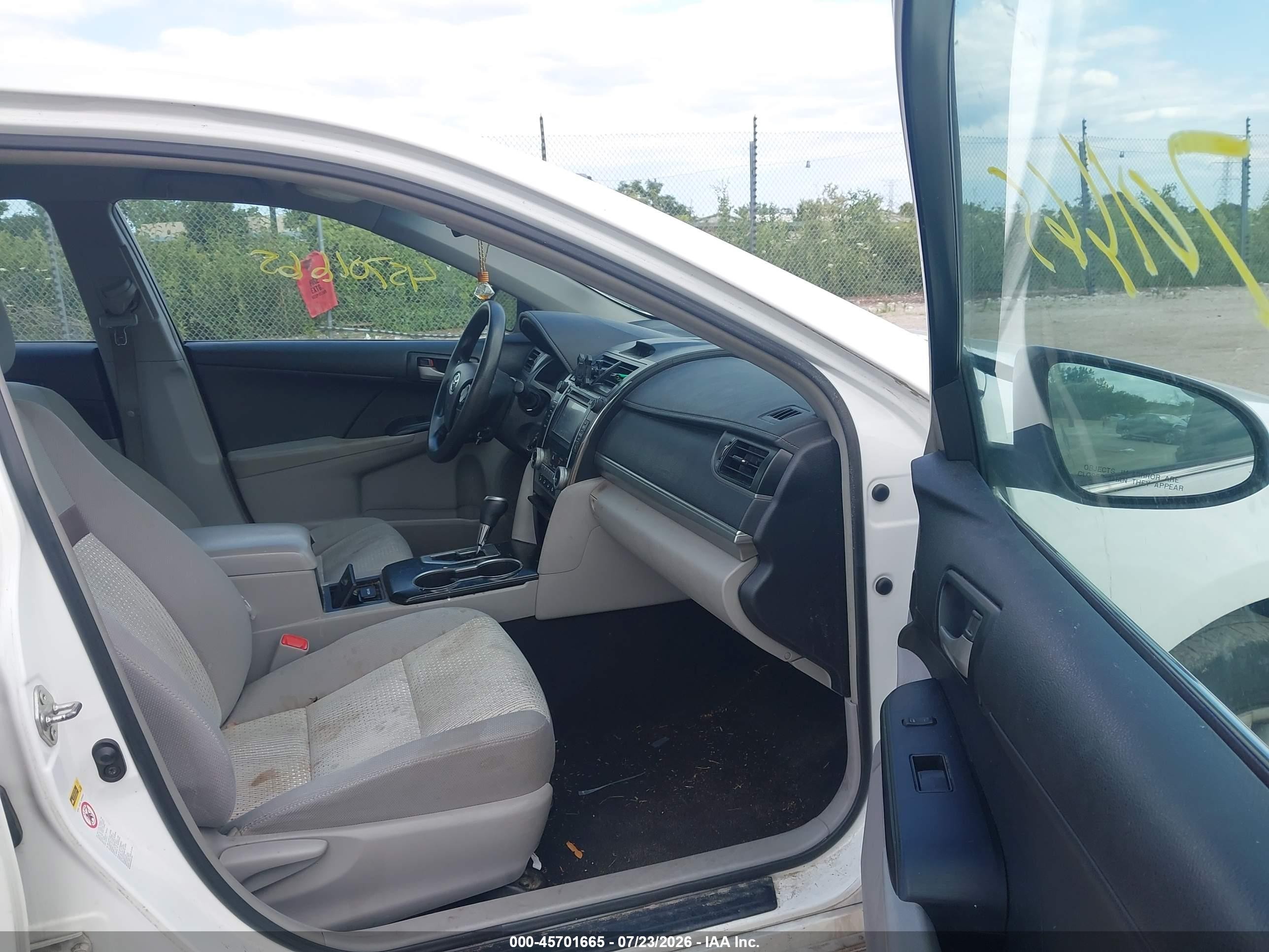 2014 Toyota Camry Le White vin: 4T4BF1FK8ER430429