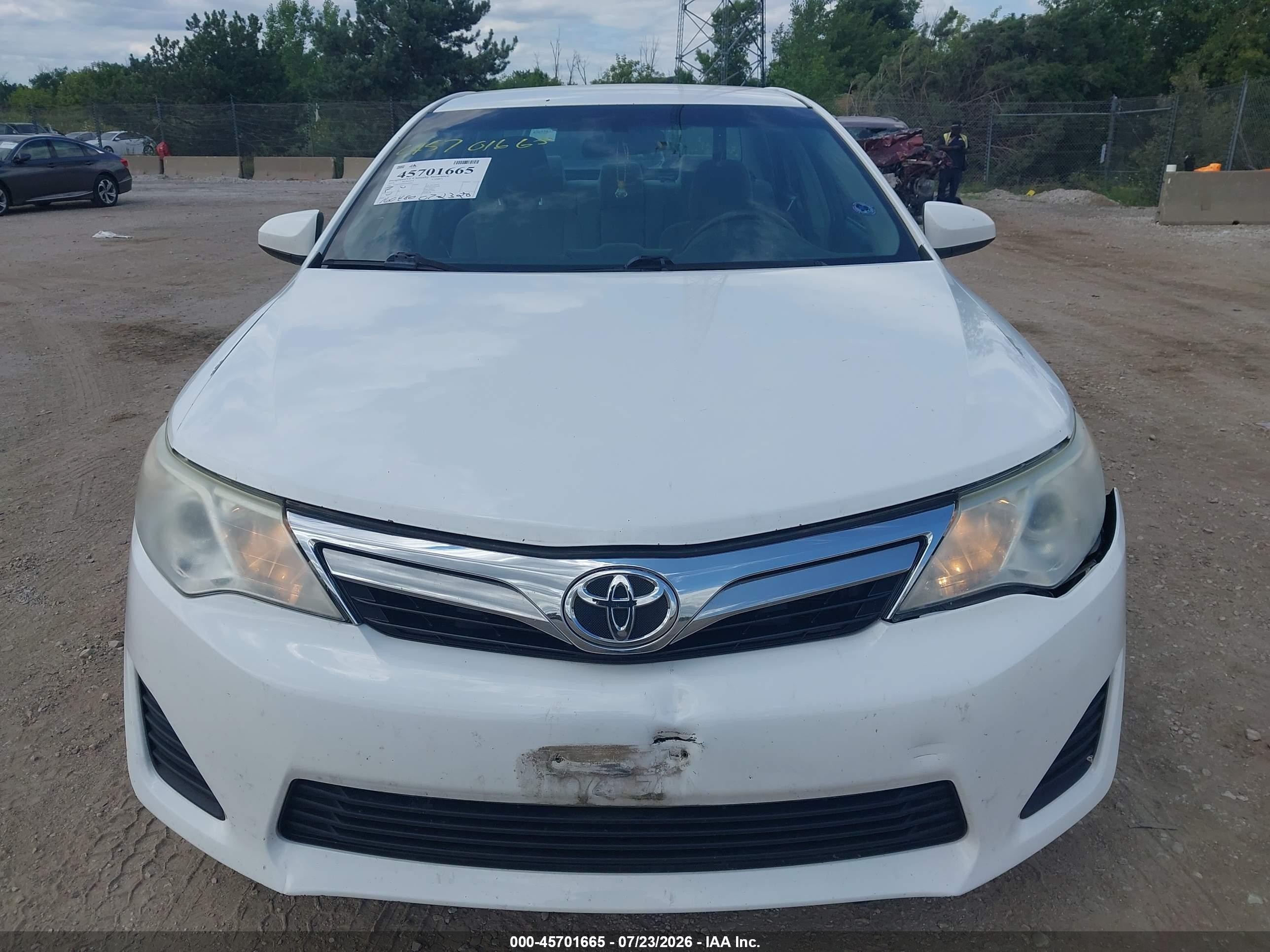 2014 Toyota Camry Le White vin: 4T4BF1FK8ER430429