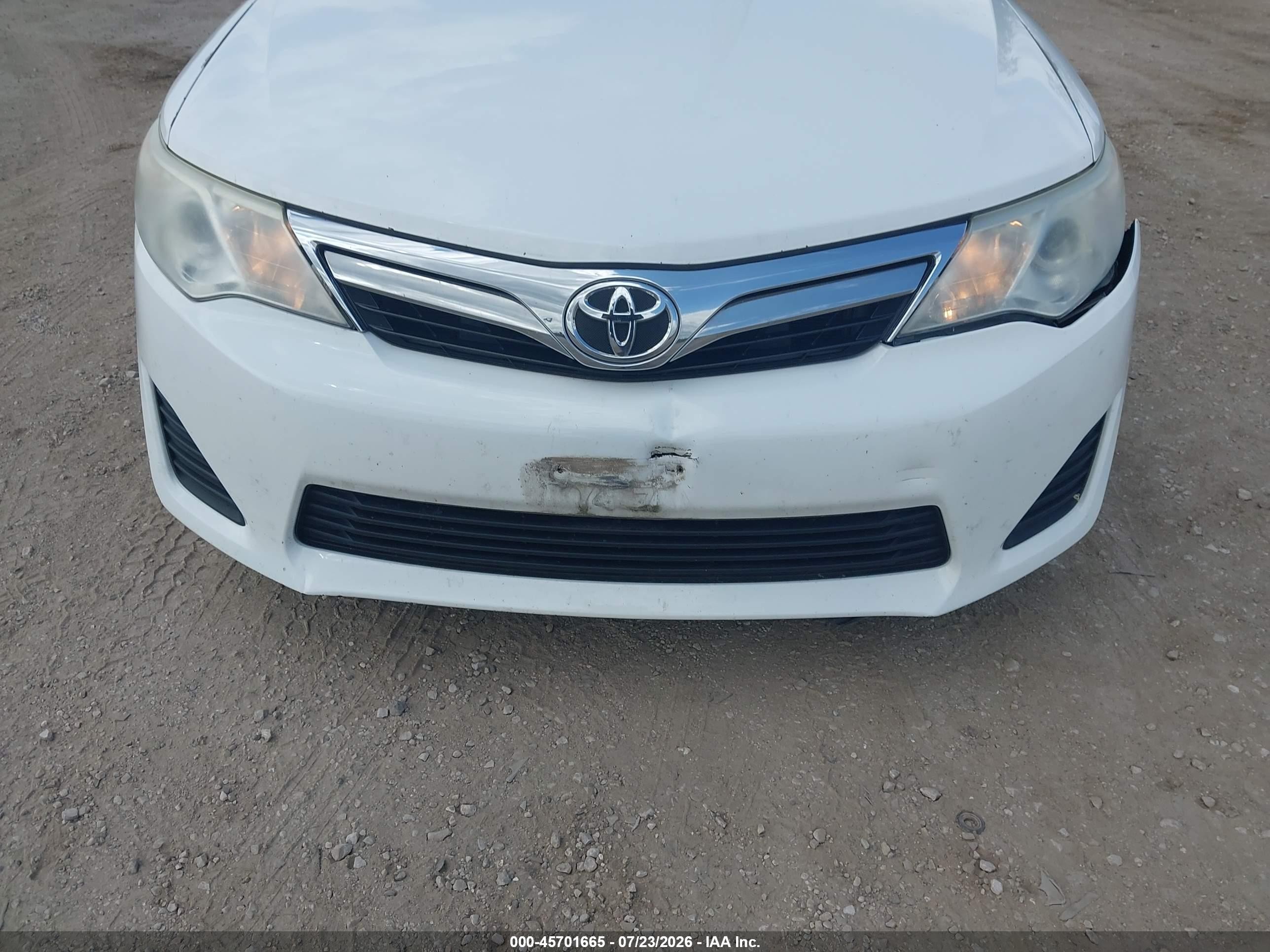 2014 Toyota Camry Le White vin: 4T4BF1FK8ER430429