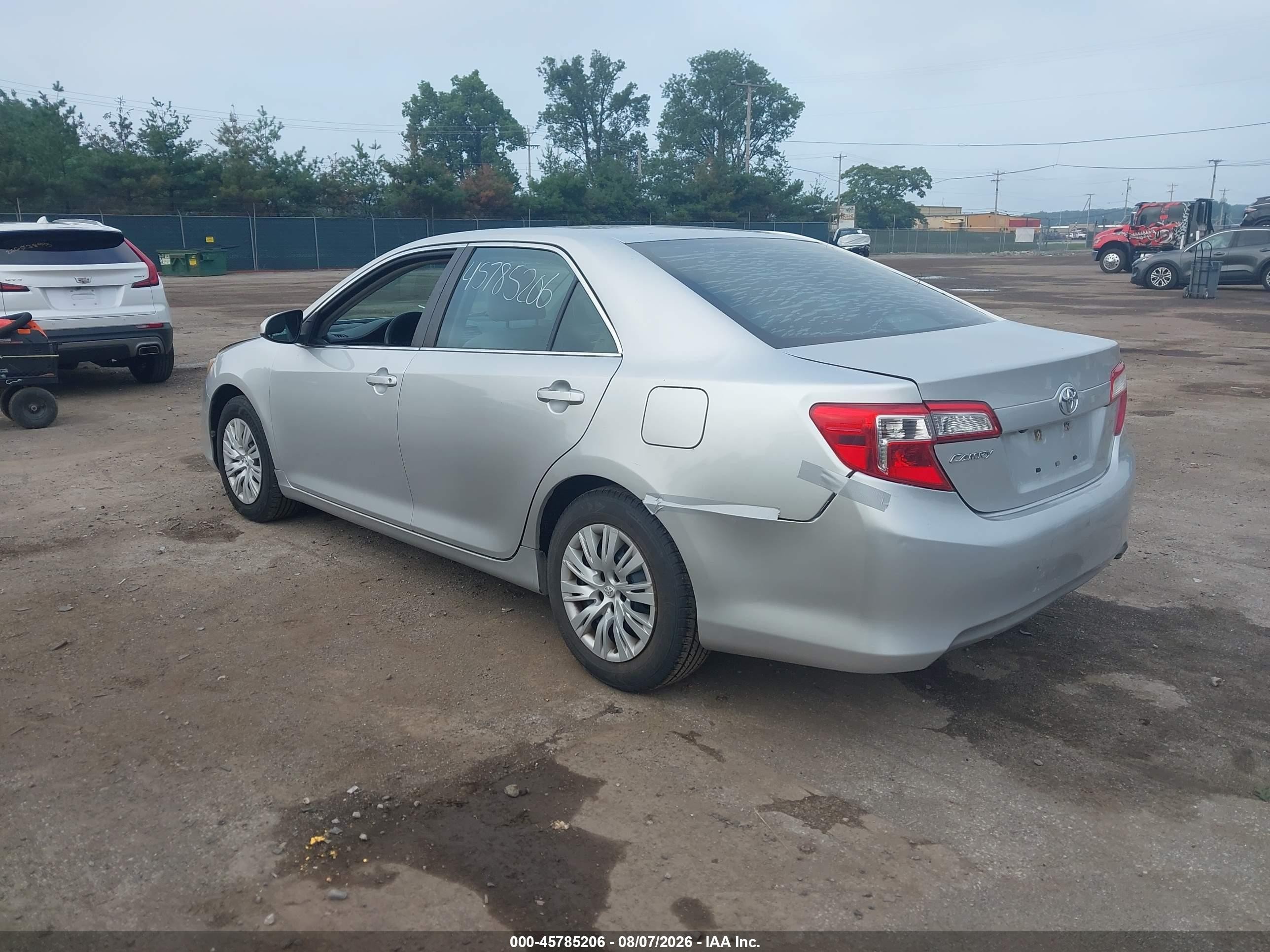 2014 Toyota Camry L Silver vin: 4T4BF1FK8ER431175