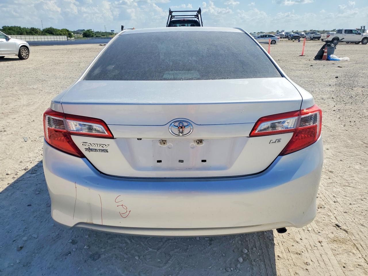 2014 Toyota Camry Le Silver vin: 4T4BF1FK8ER436828