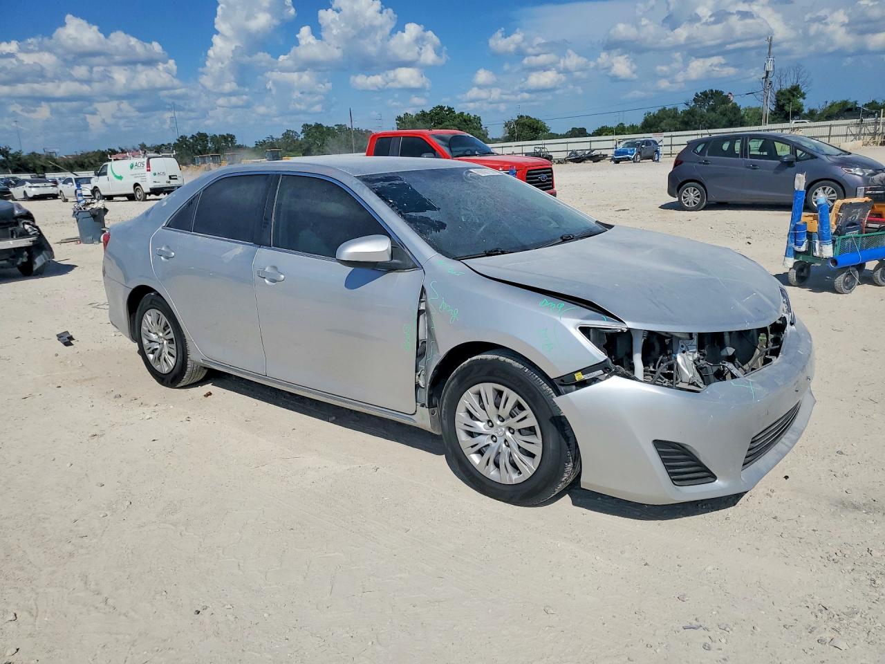 2014 Toyota Camry Le Silver vin: 4T4BF1FK8ER436828