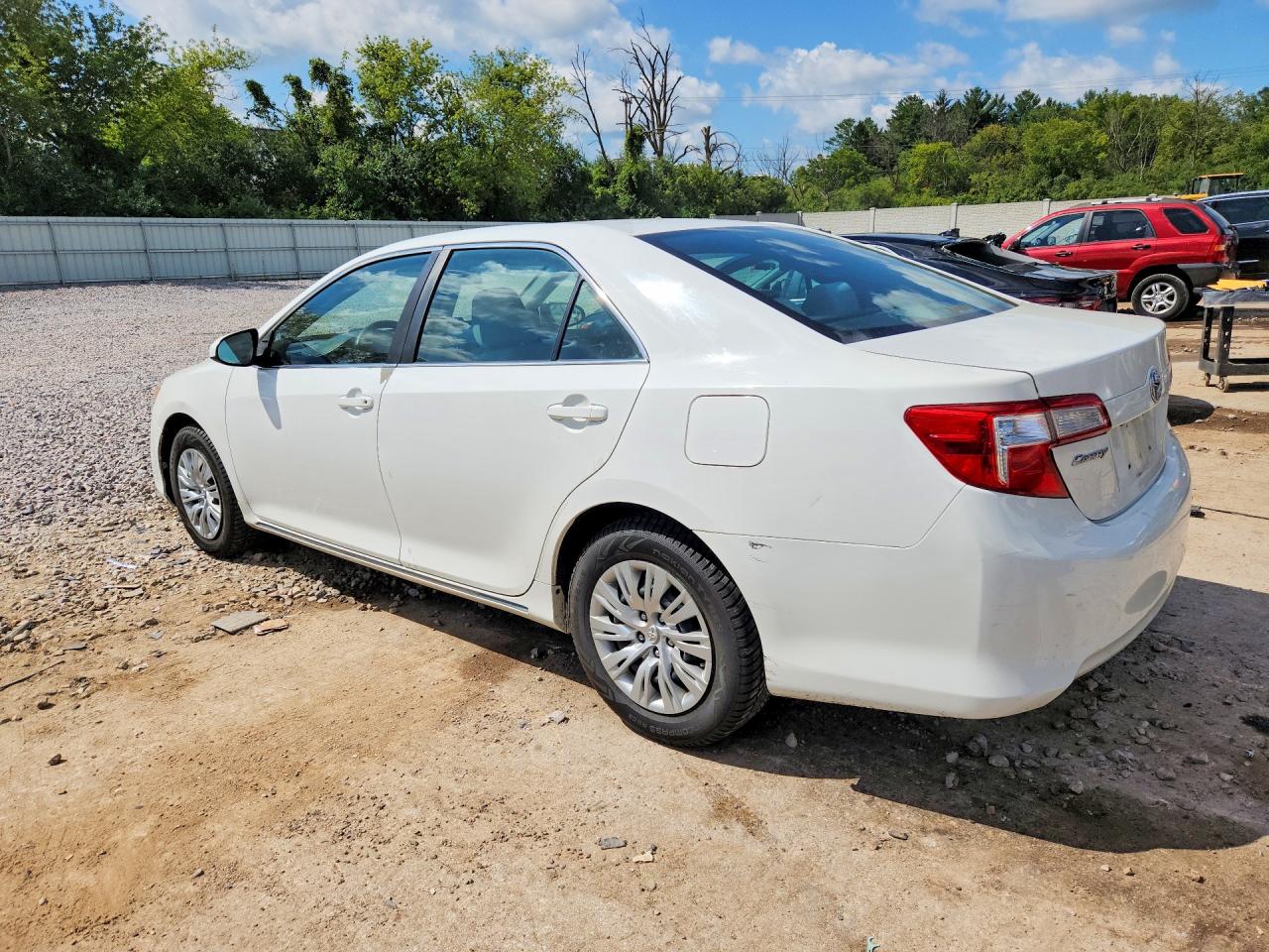 2014 Toyota Camry Le White vin: 4T4BF1FK8ER441348