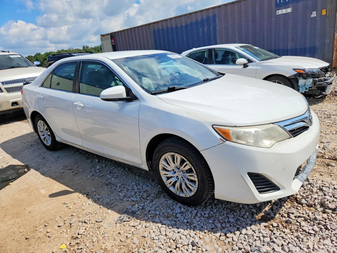 2014 Toyota Camry Le White vin: 4T4BF1FK8ER441348