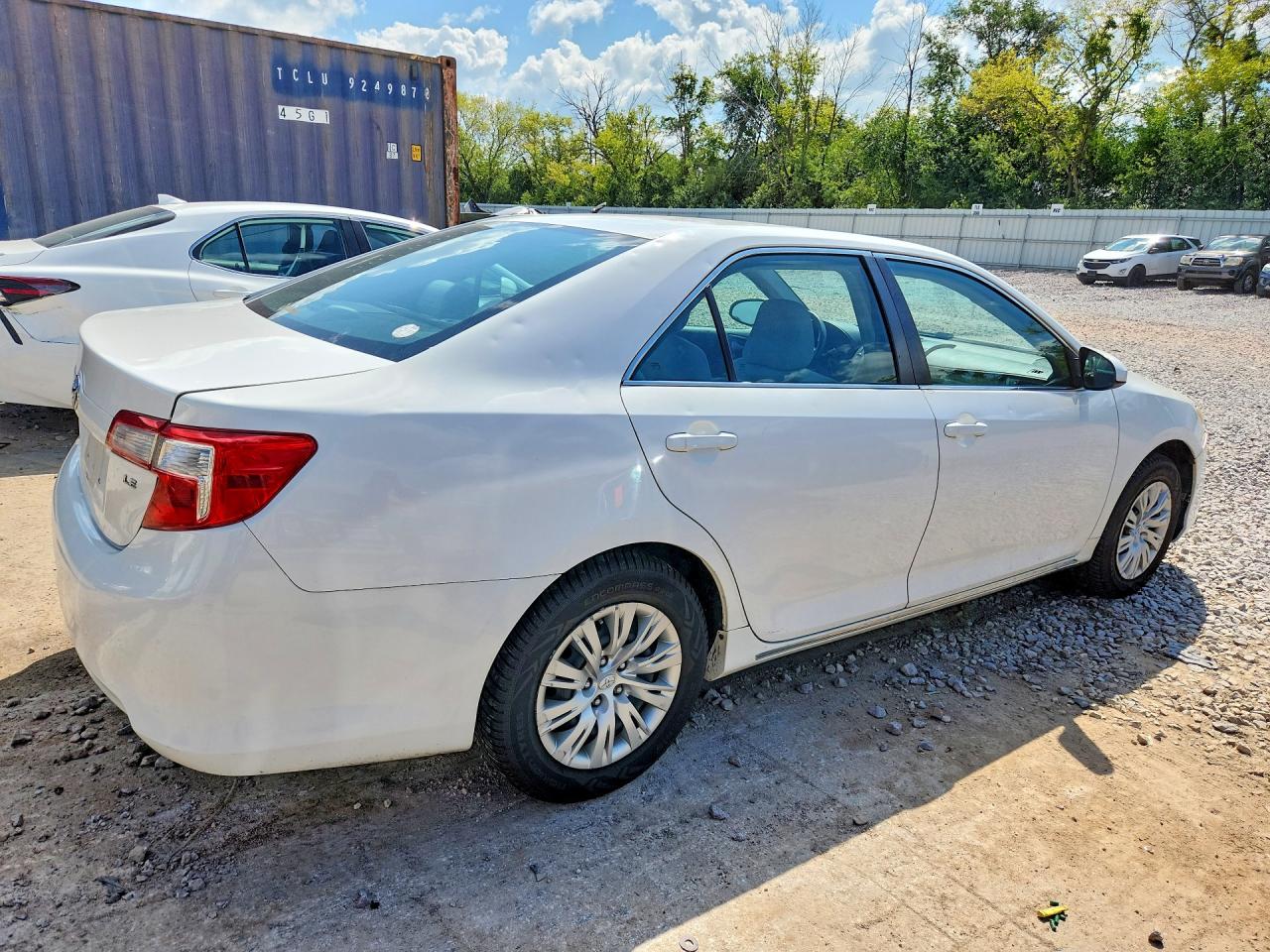2014 Toyota Camry Le White vin: 4T4BF1FK8ER441348
