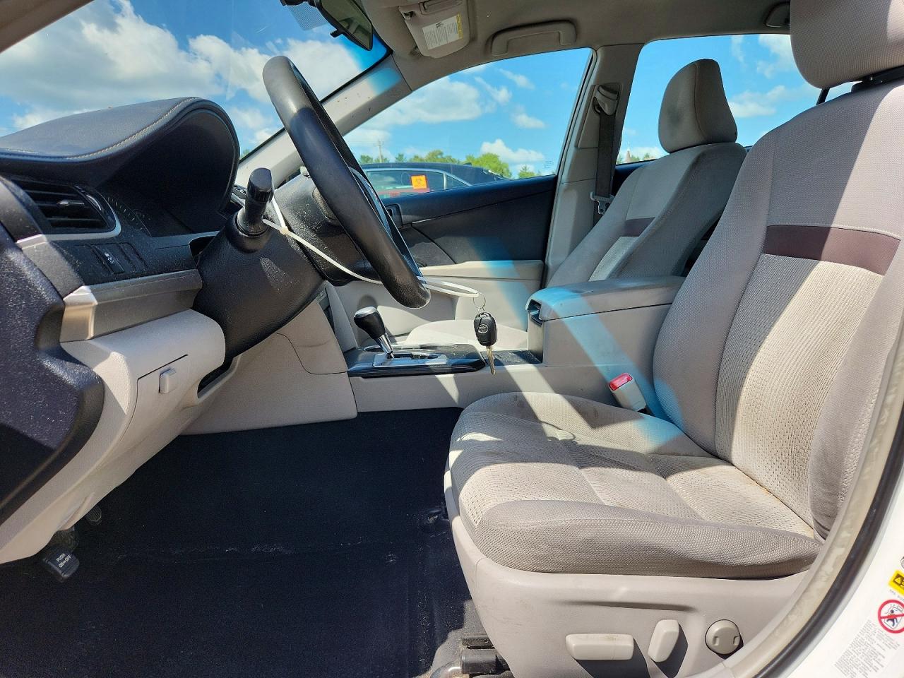 2014 Toyota Camry Le White vin: 4T4BF1FK8ER441348