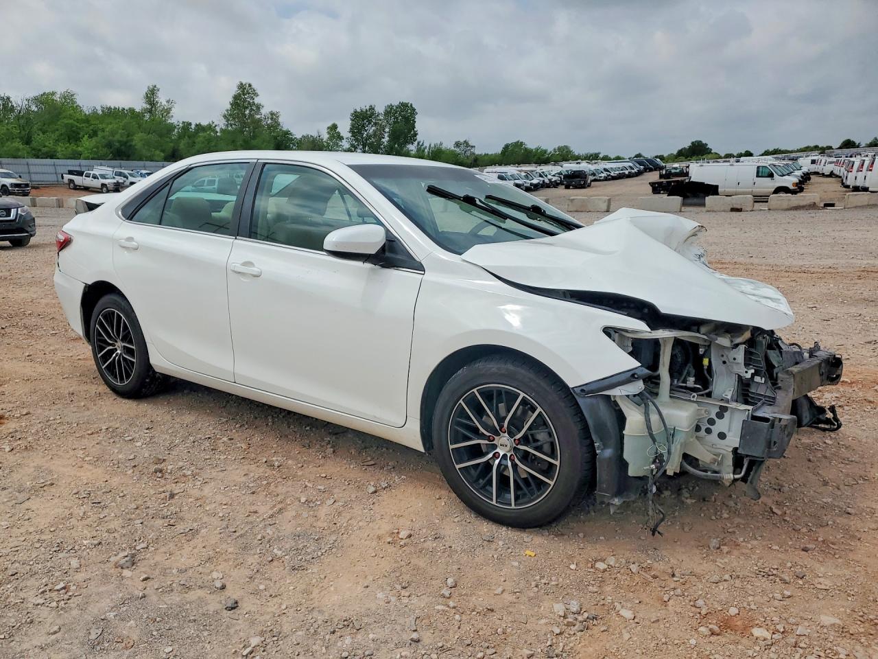 2015 Toyota Camry Le White vin: 4T4BF1FK8FR460063
