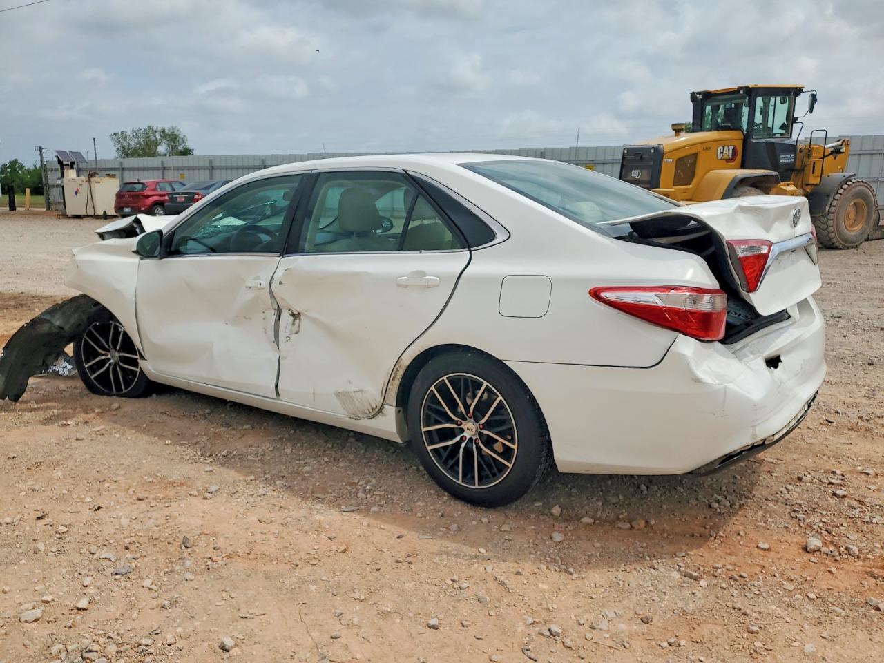 2015 Toyota Camry Le White vin: 4T4BF1FK8FR460063
