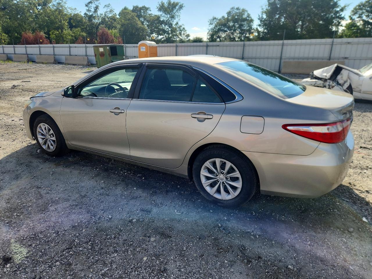 2015 Toyota Camry Le Gold vin: 4T4BF1FK8FR462668