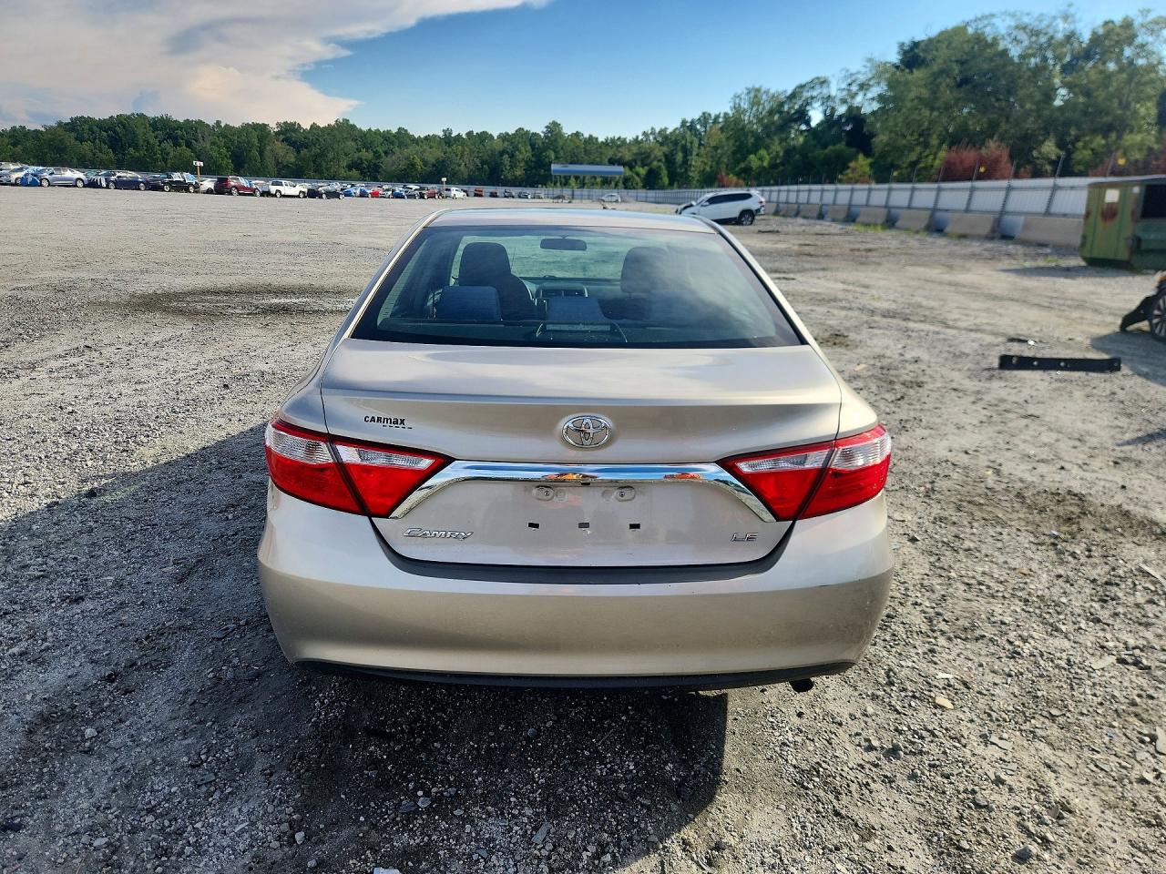 2015 Toyota Camry Le Gold vin: 4T4BF1FK8FR462668