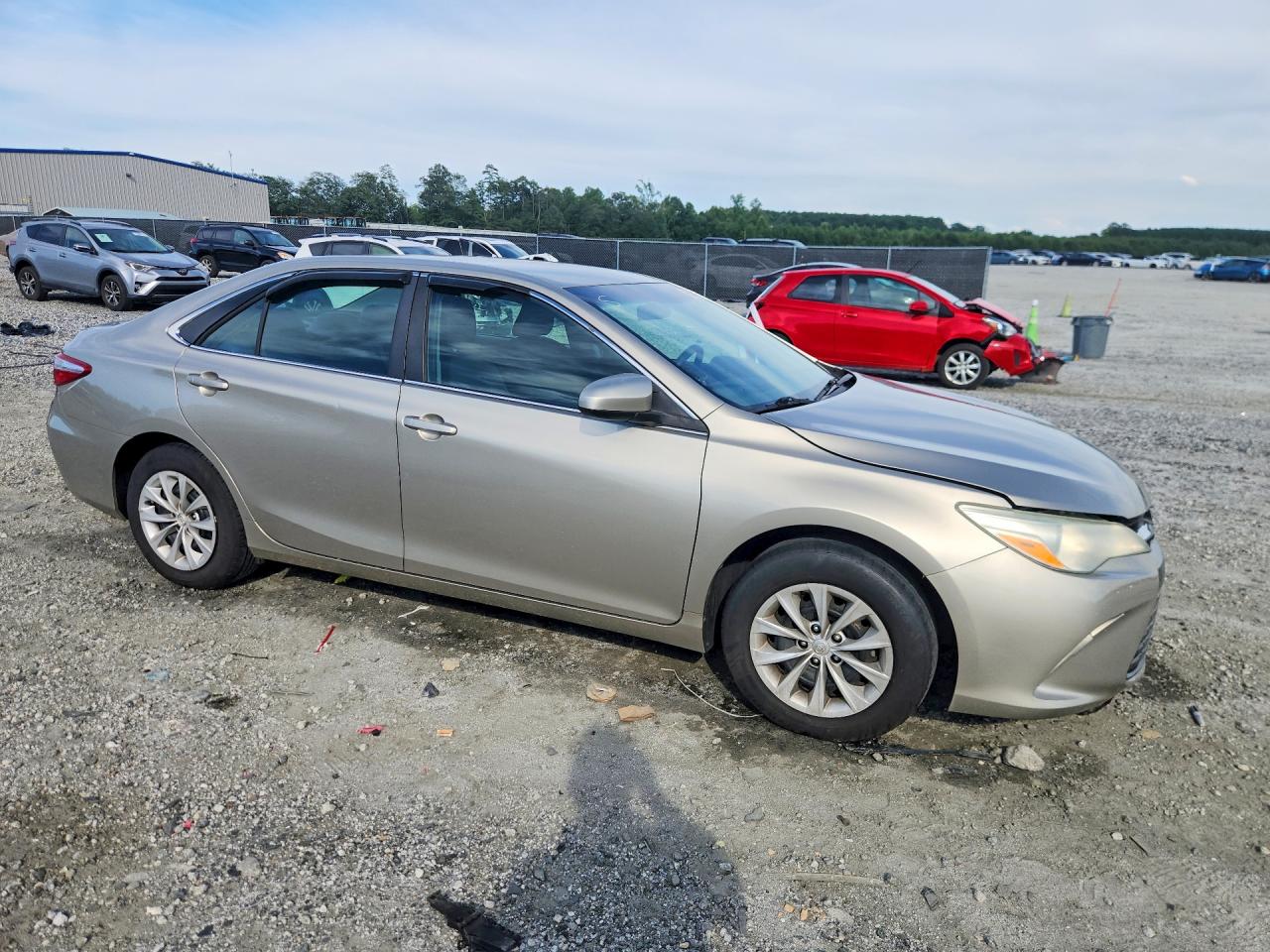 2015 Toyota Camry Le Gold vin: 4T4BF1FK8FR462668