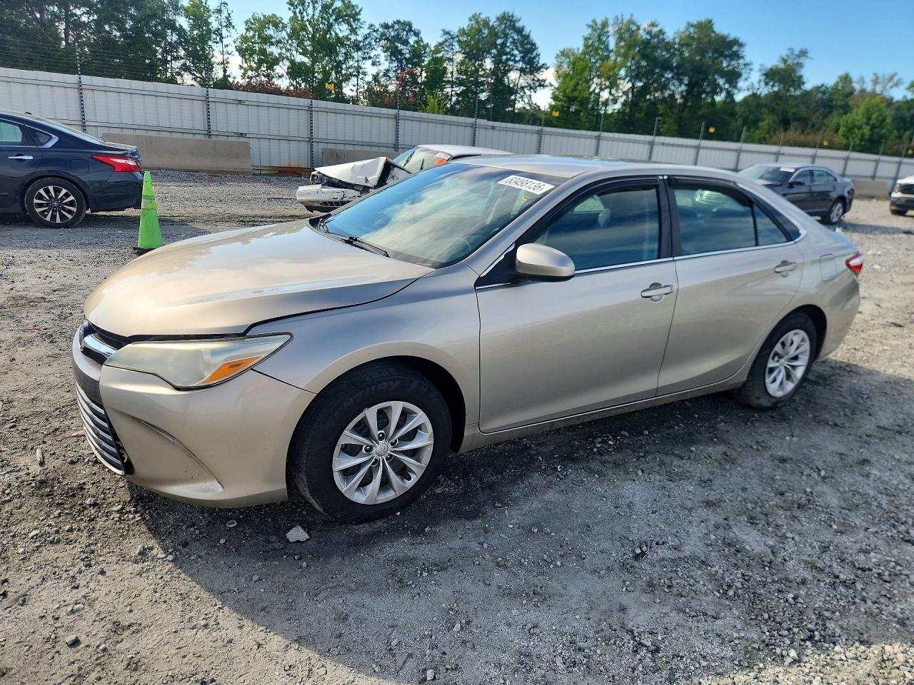 2015 Toyota Camry Le Gold vin: 4T4BF1FK8FR462668