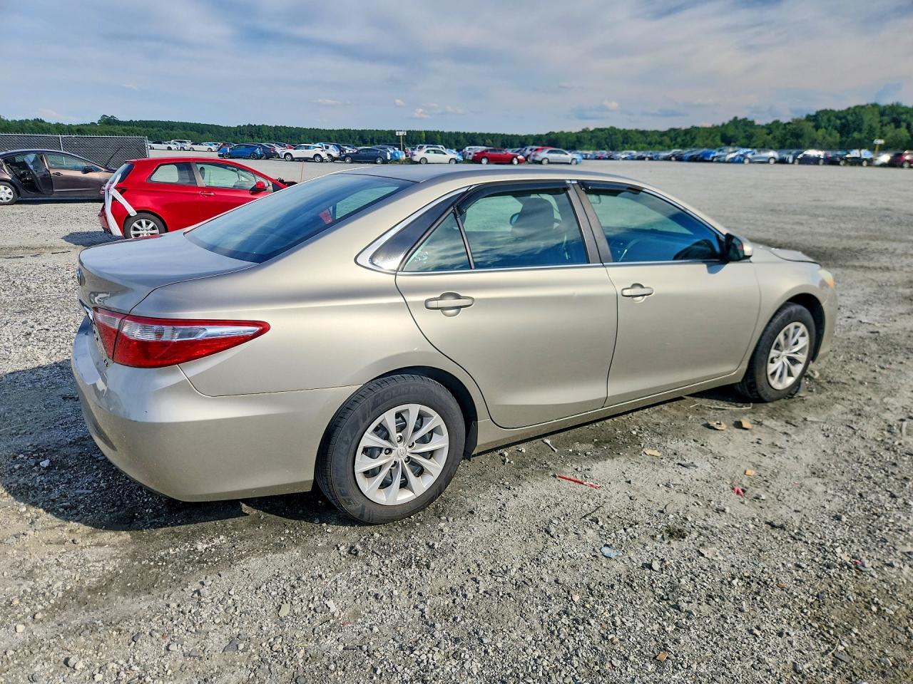 2015 Toyota Camry Le Gold vin: 4T4BF1FK8FR462668