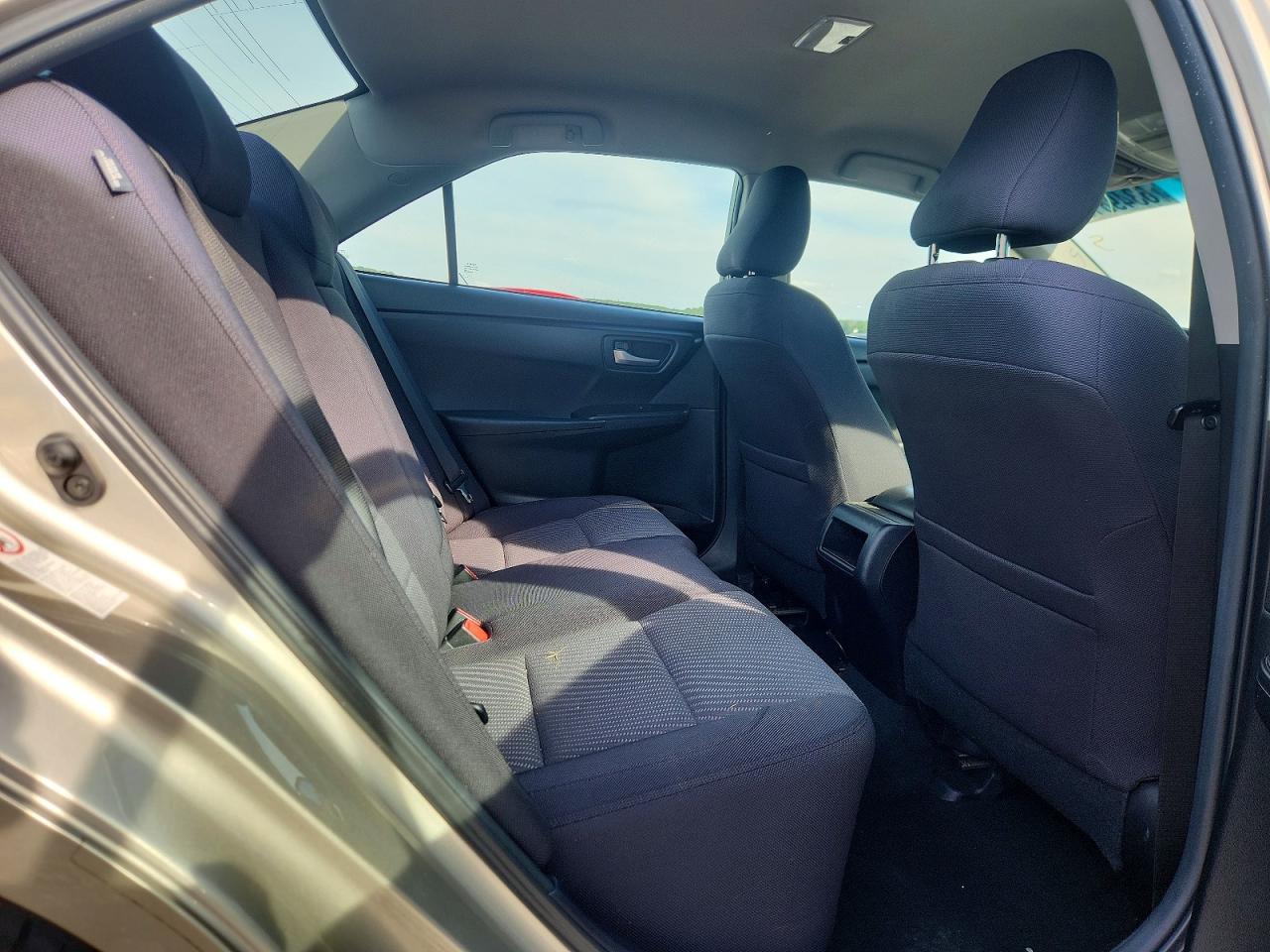 2015 Toyota Camry Le Gold vin: 4T4BF1FK8FR462668