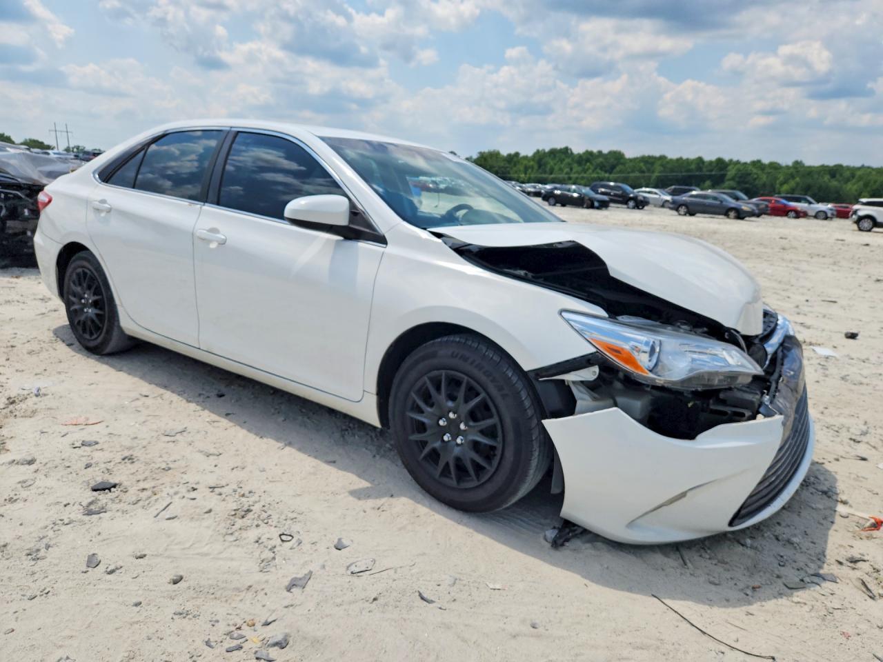 2015 Toyota Camry Le White vin: 4T4BF1FK8FR467613