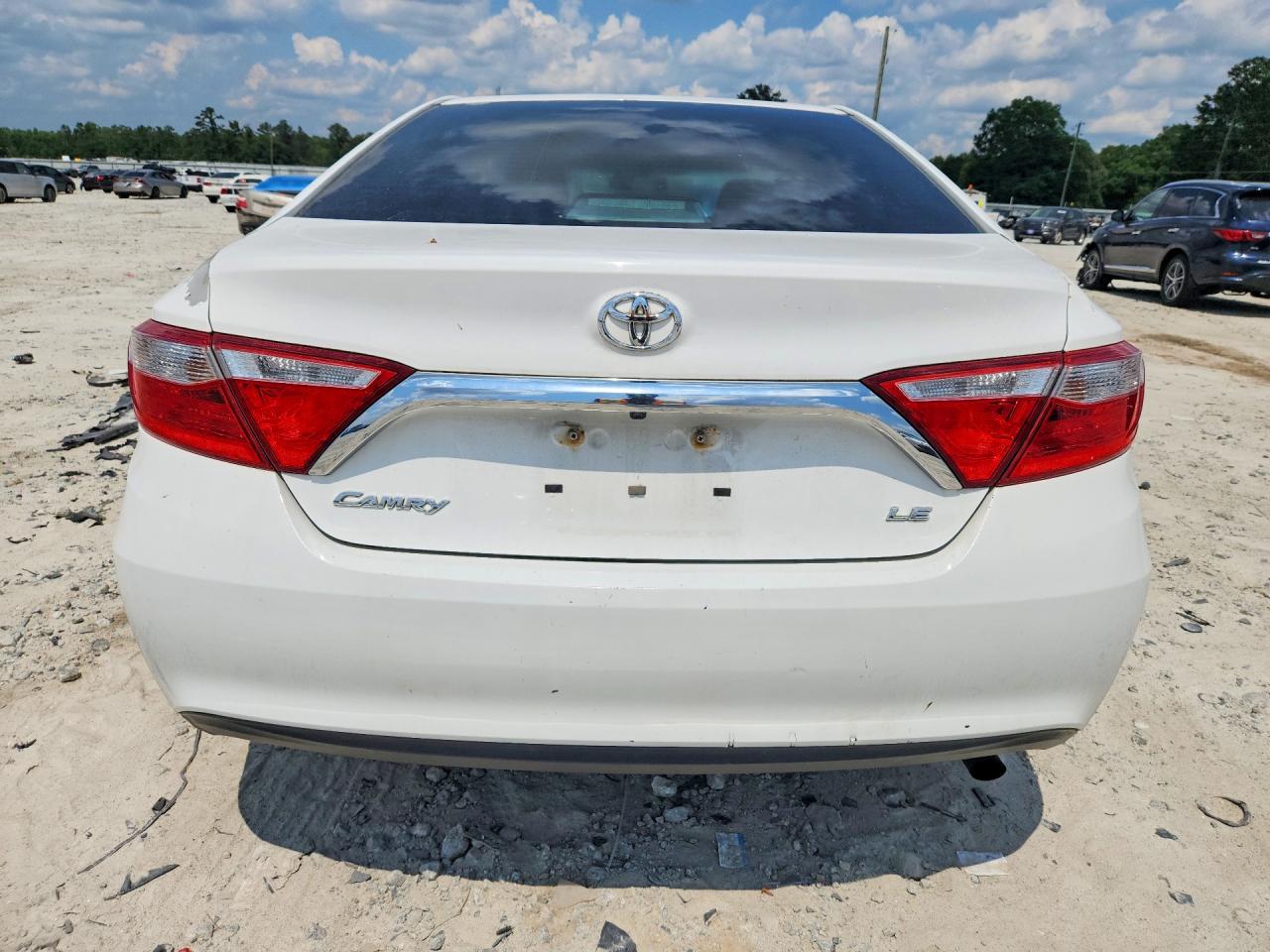 2015 Toyota Camry Le White vin: 4T4BF1FK8FR467613