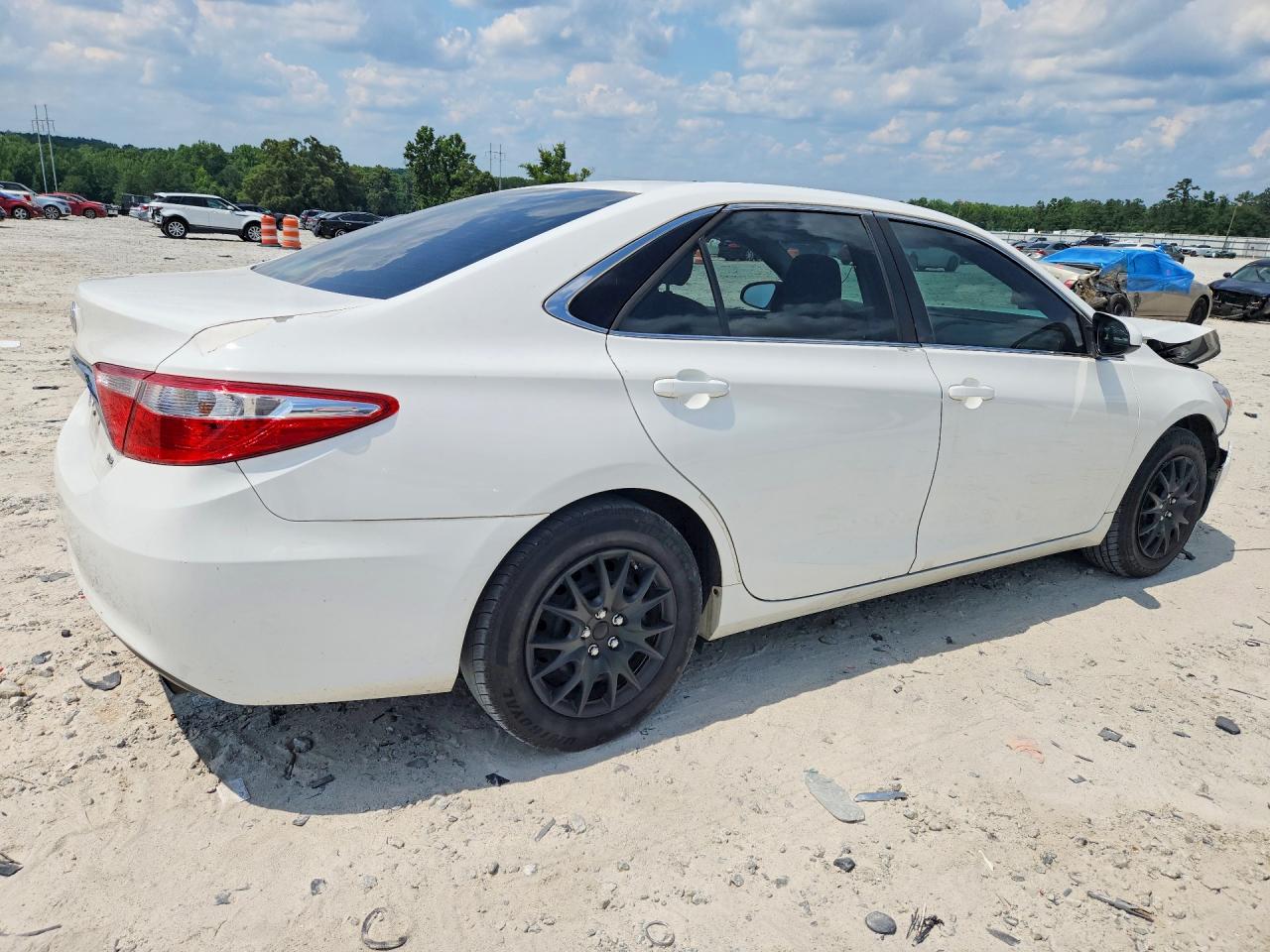 2015 Toyota Camry Le White vin: 4T4BF1FK8FR467613