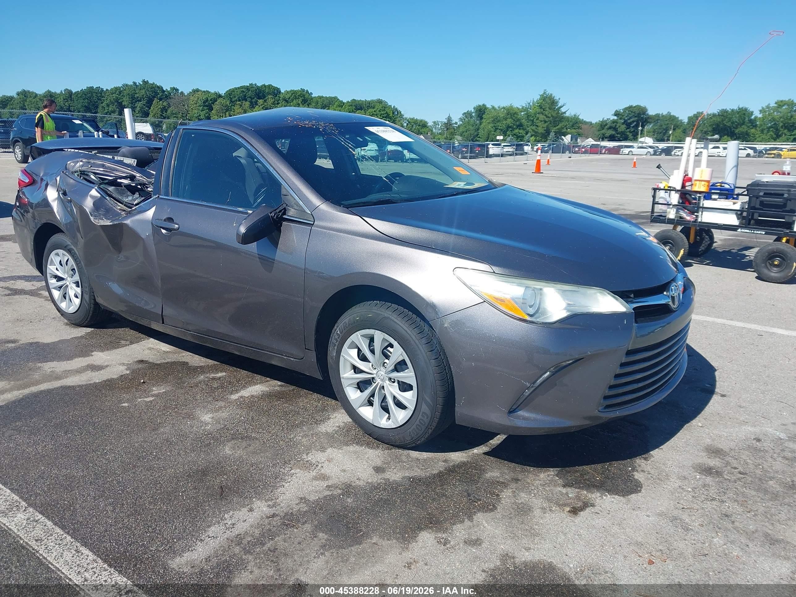 2015 Toyota Camry Le Gray vin: 4T4BF1FK8FR487635