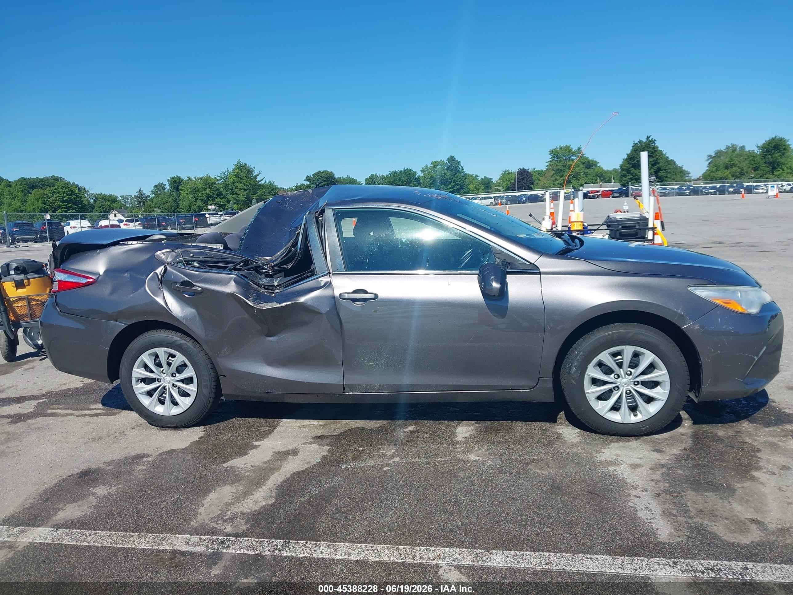 2015 Toyota Camry Le Gray vin: 4T4BF1FK8FR487635