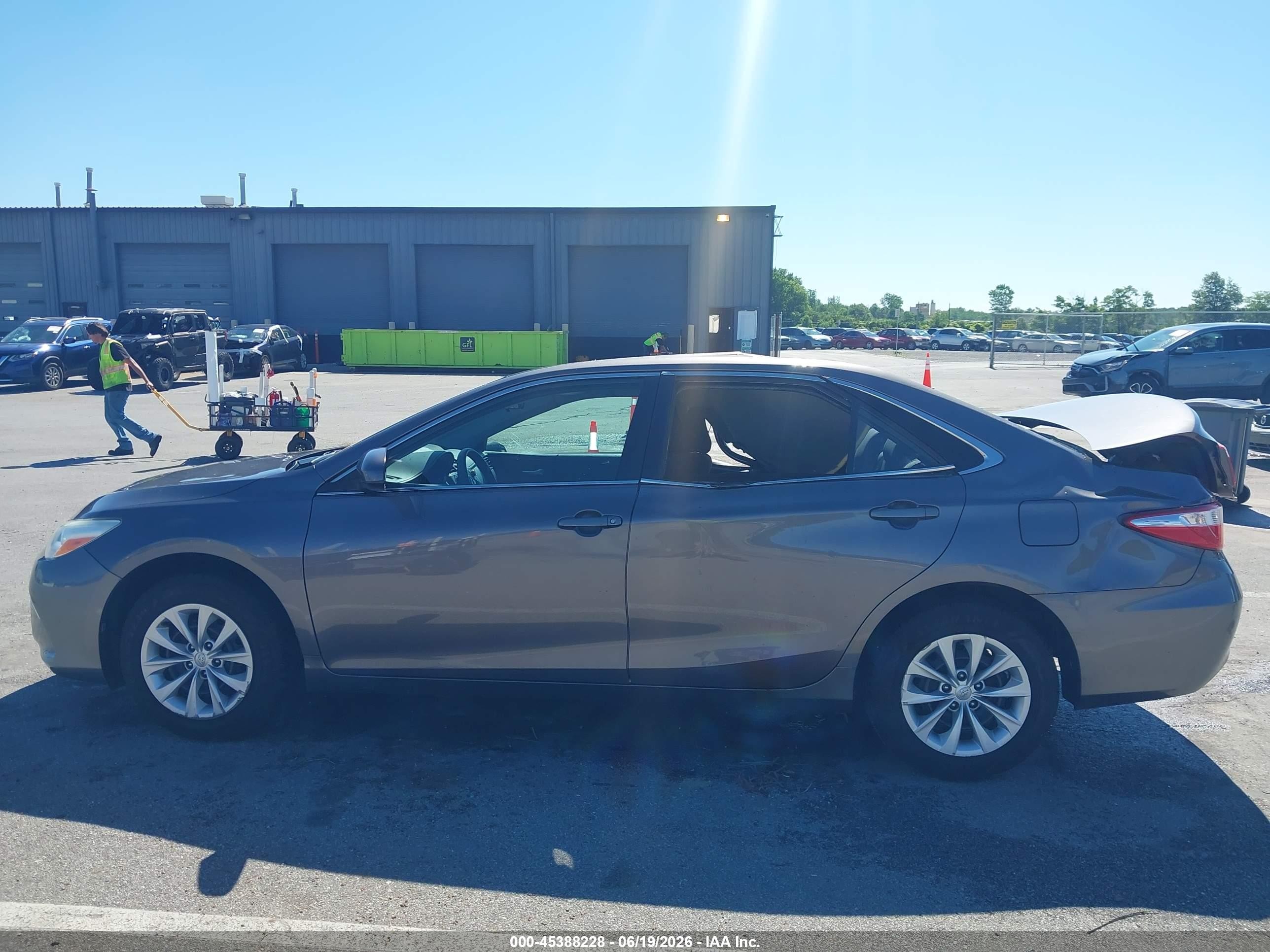 2015 Toyota Camry Le Gray vin: 4T4BF1FK8FR487635