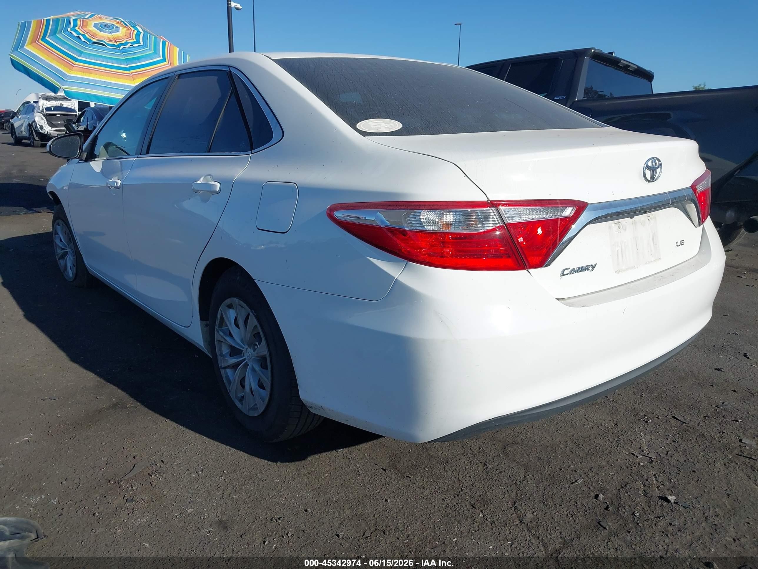 2015 Toyota Camry Le Белый vin: 4T4BF1FK8FR488669