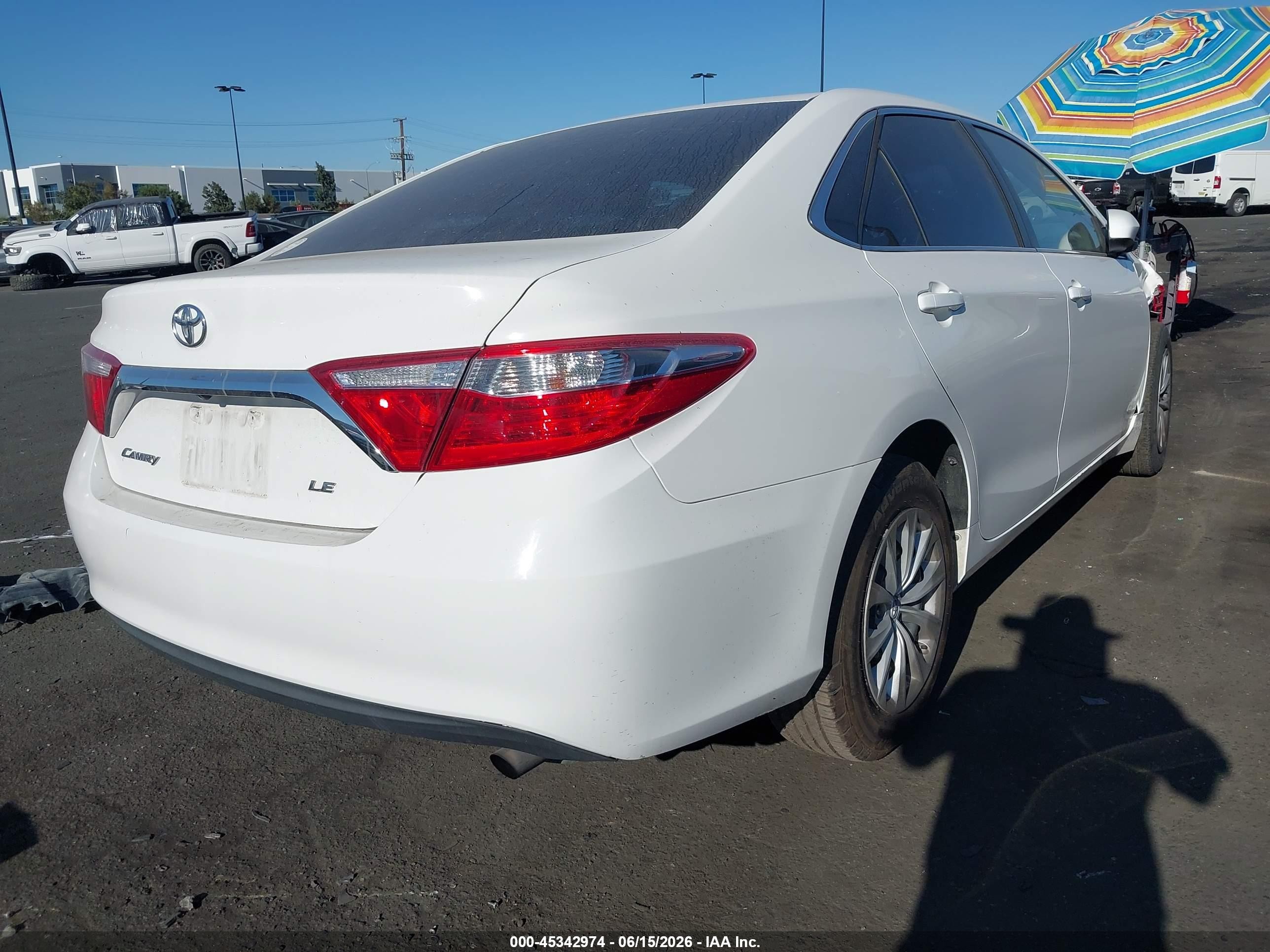 2015 Toyota Camry Le Белый vin: 4T4BF1FK8FR488669