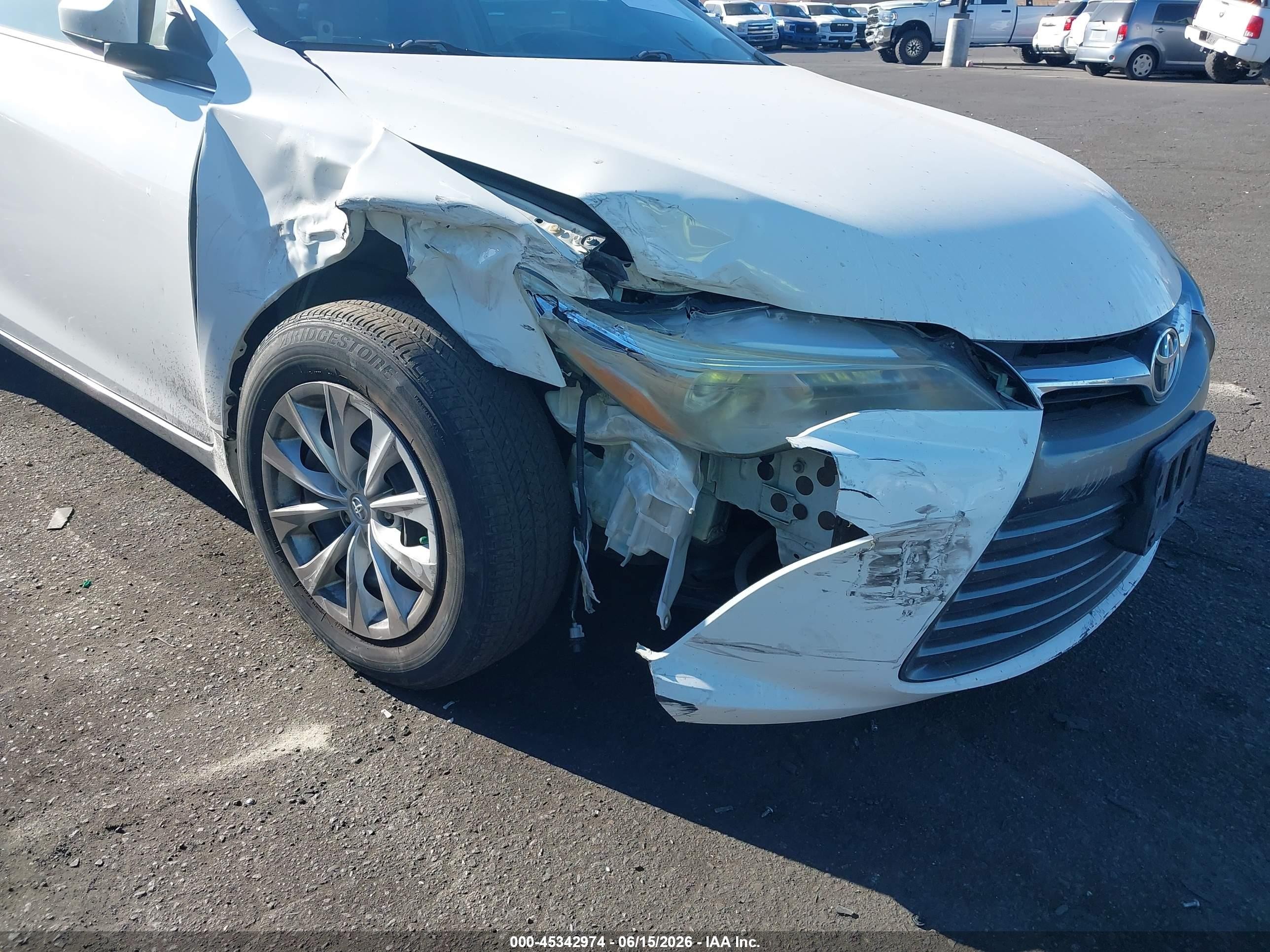 2015 Toyota Camry Le Белый vin: 4T4BF1FK8FR488669