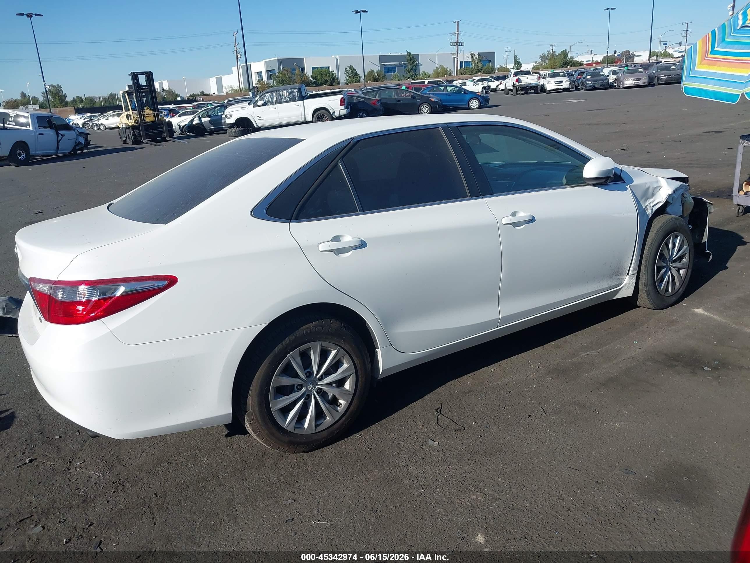 2015 Toyota Camry Le Белый vin: 4T4BF1FK8FR488669