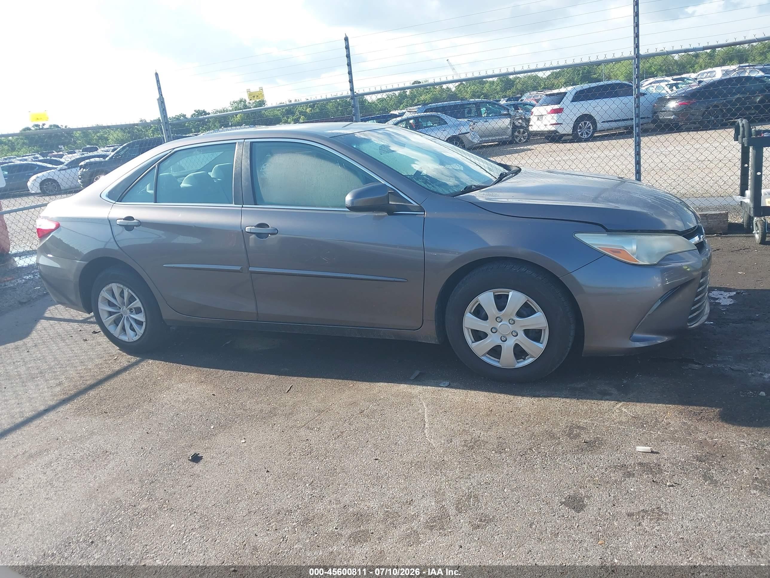 2015 Toyota Camry Le Серый vin: 4T4BF1FK8FR491975
