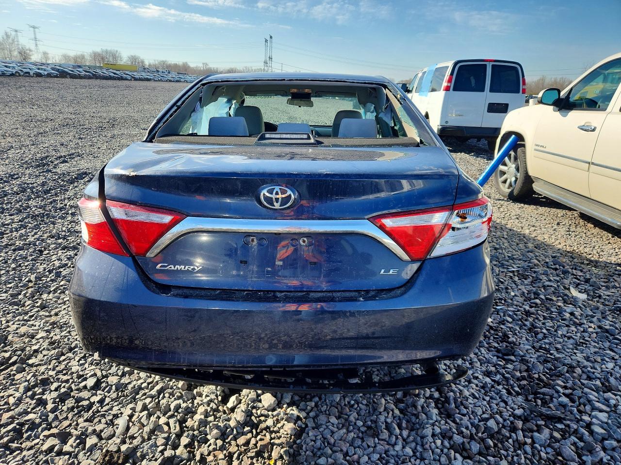 2015 Toyota Camry Le Blue vin: 4T4BF1FK8FR500562