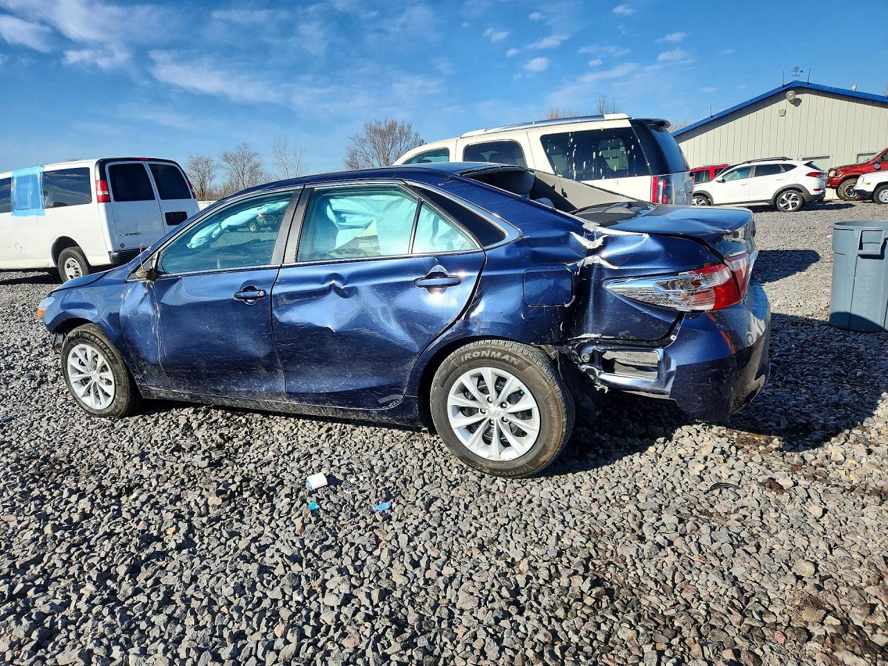 2015 Toyota Camry Le Blue vin: 4T4BF1FK8FR500562