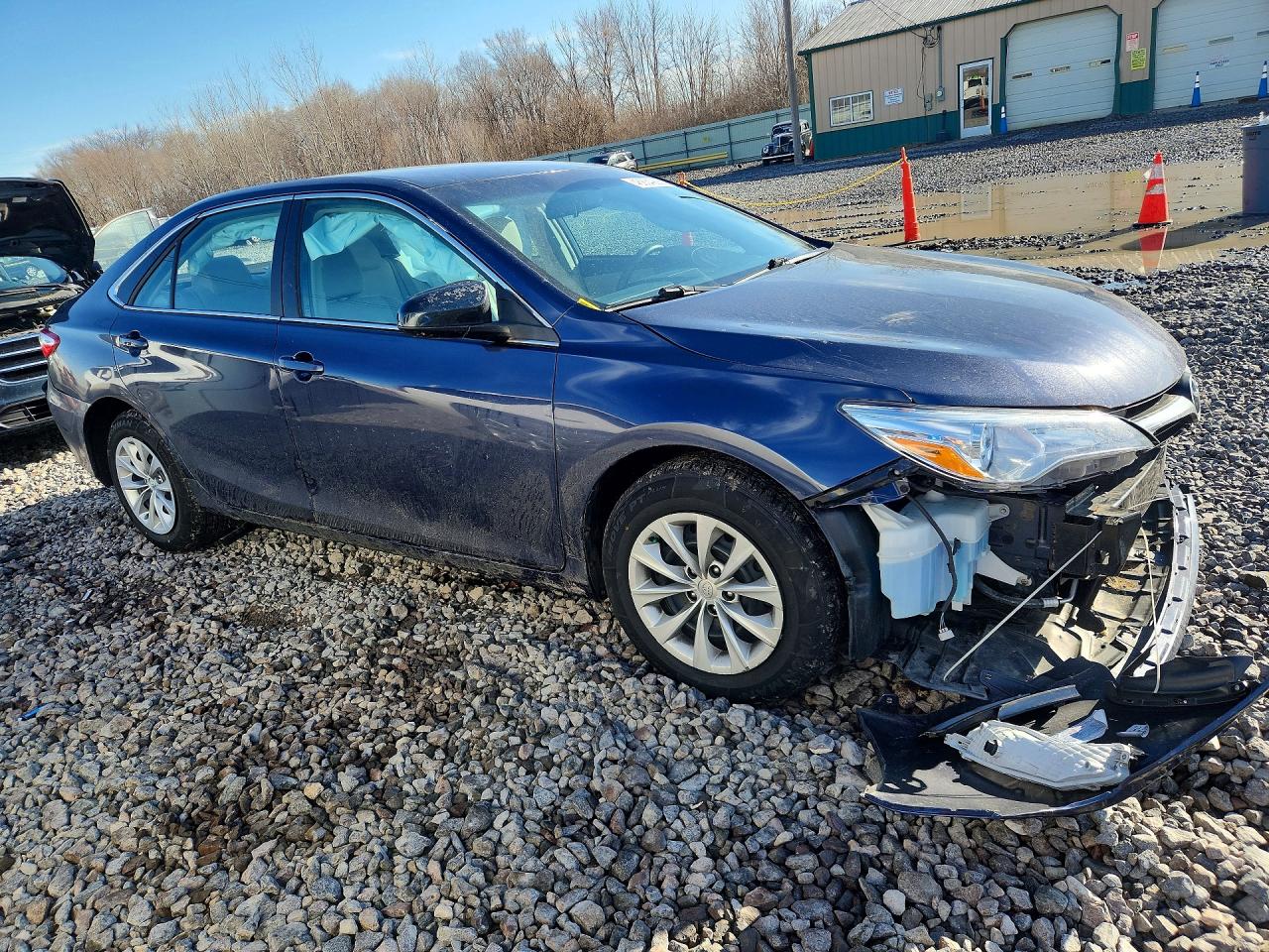 2015 Toyota Camry Le Blue vin: 4T4BF1FK8FR500562