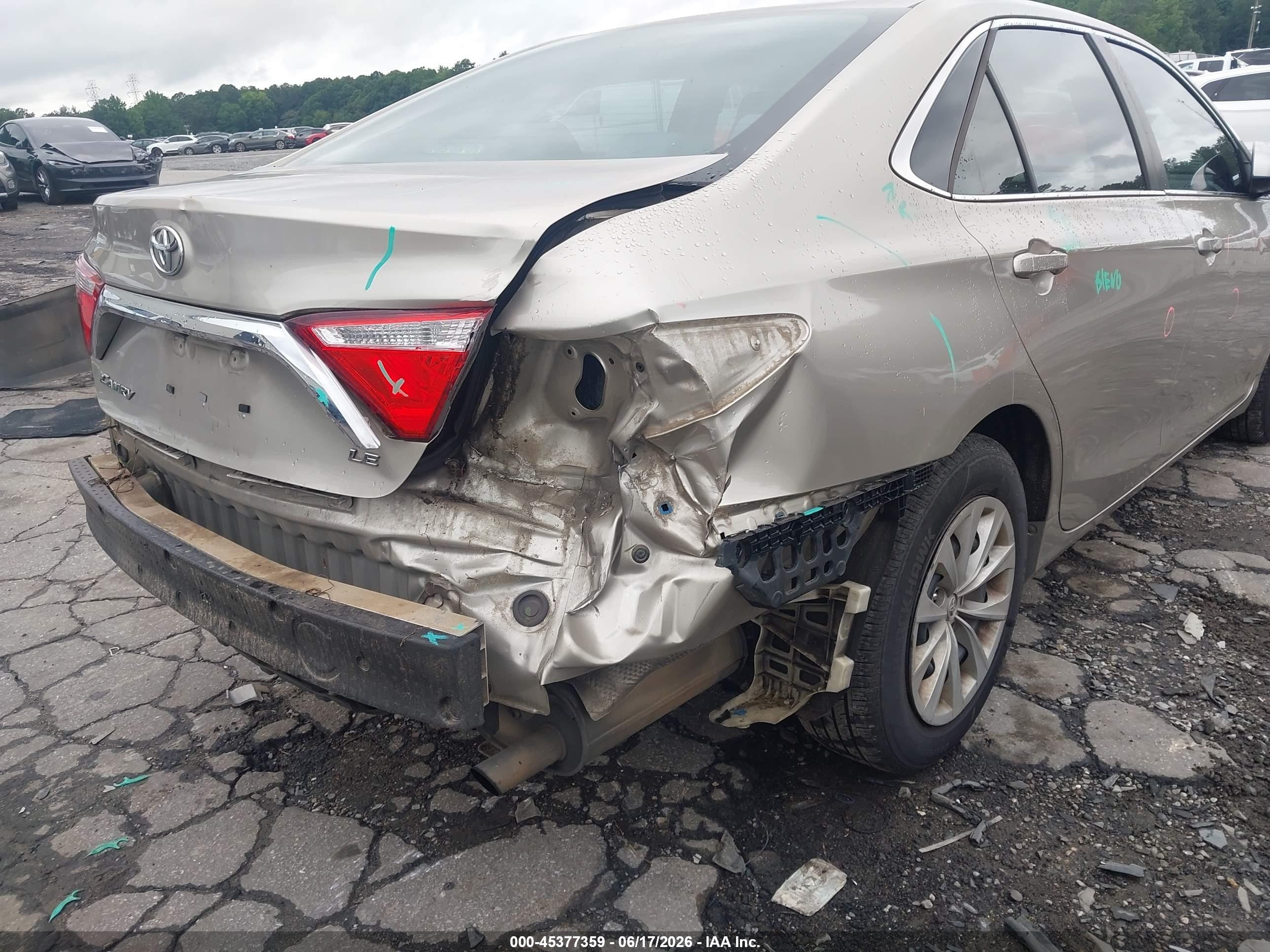 2015 Toyota Camry Le Gold vin: 4T4BF1FK8FR508354
