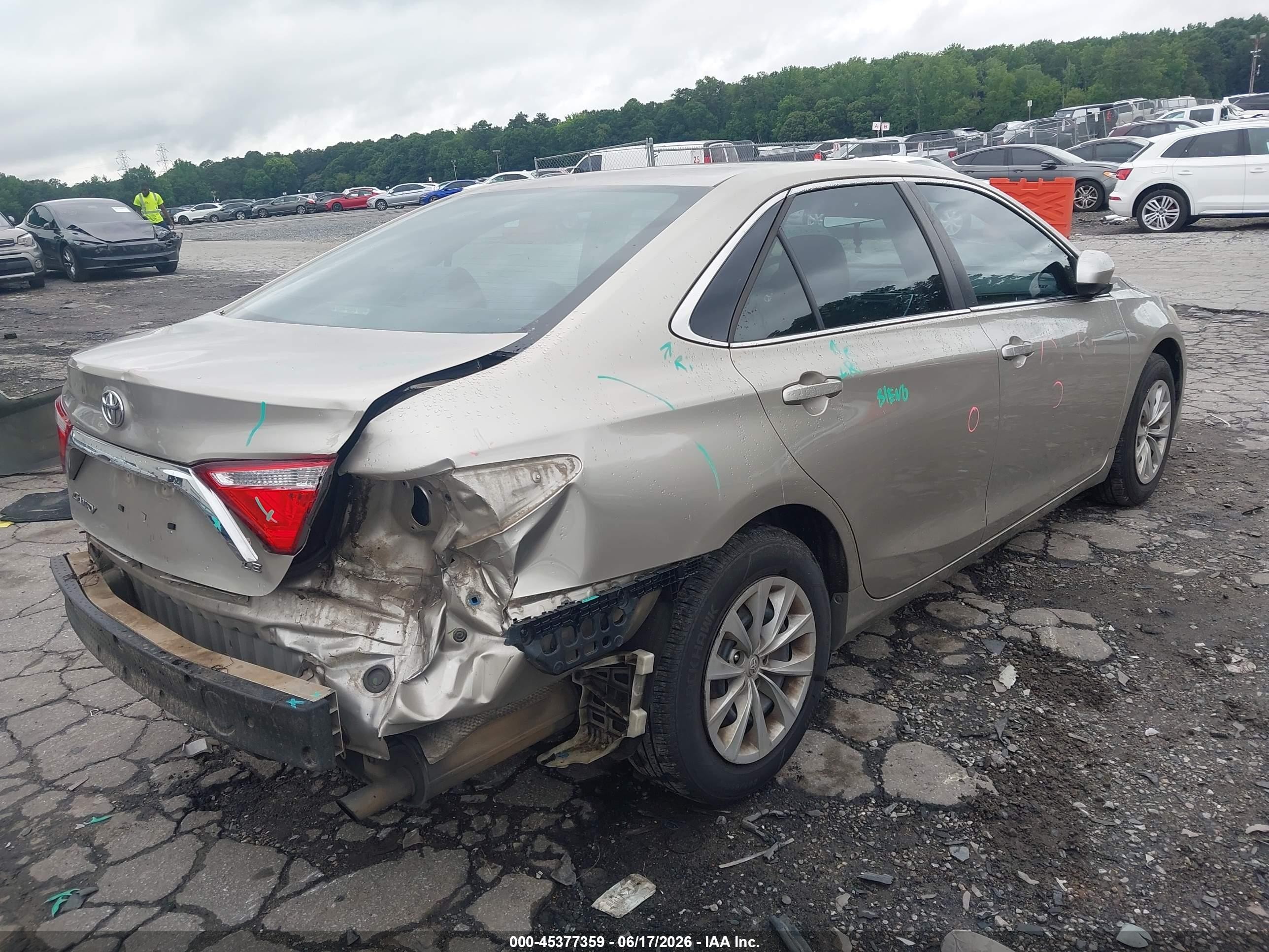 2015 Toyota Camry Le Gold vin: 4T4BF1FK8FR508354