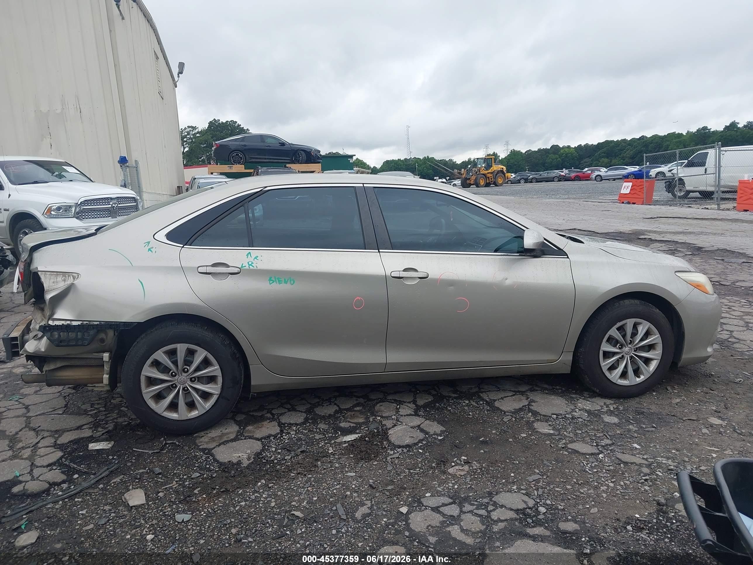 2015 Toyota Camry Le Gold vin: 4T4BF1FK8FR508354