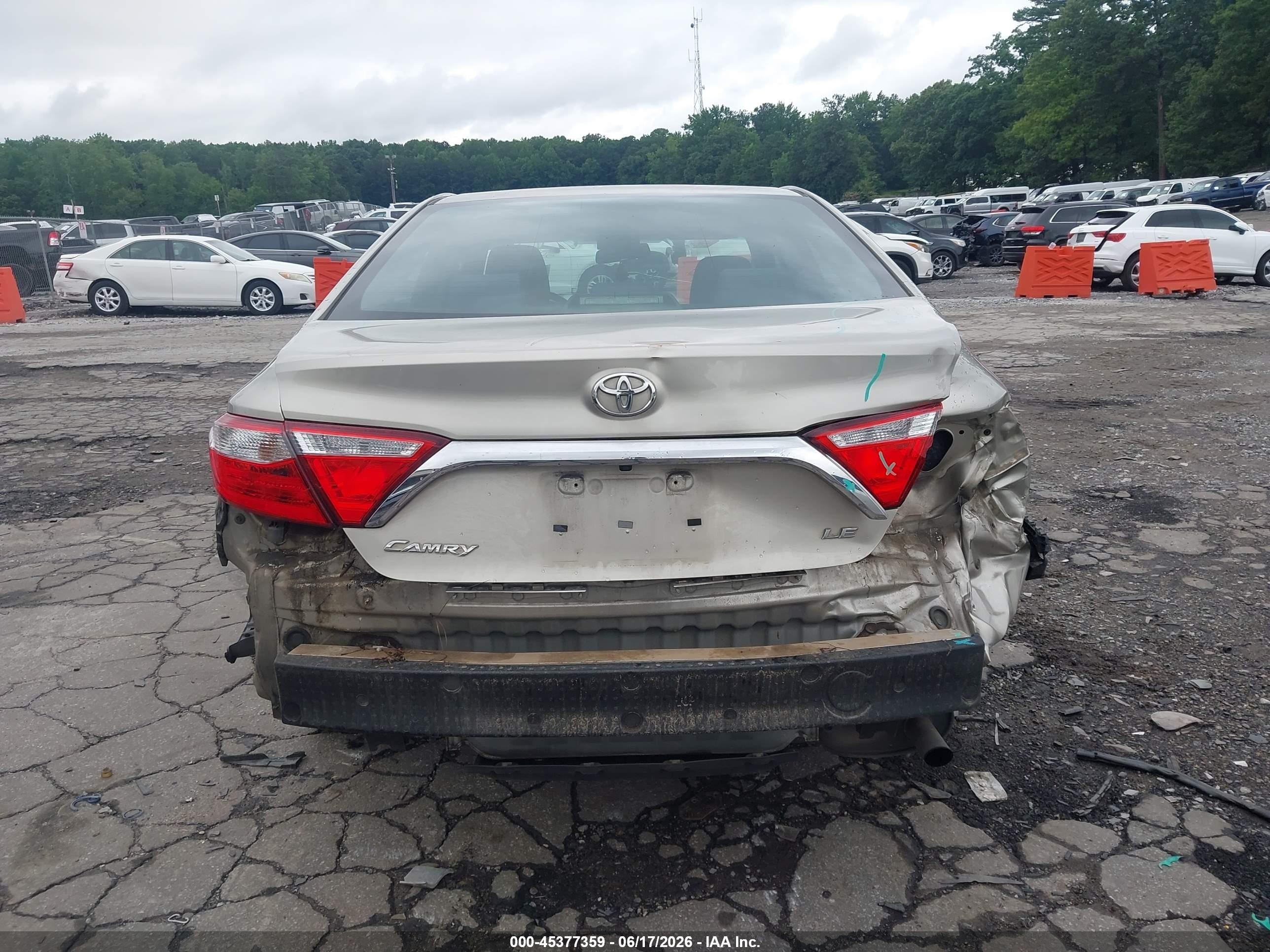 2015 Toyota Camry Le Gold vin: 4T4BF1FK8FR508354