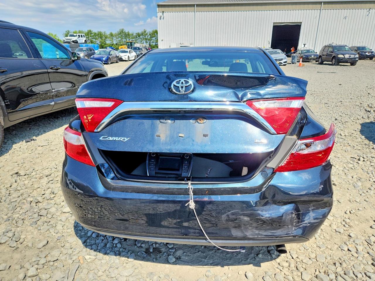 2016 Toyota Camry Le Синий vin: 4T4BF1FK8GR544370