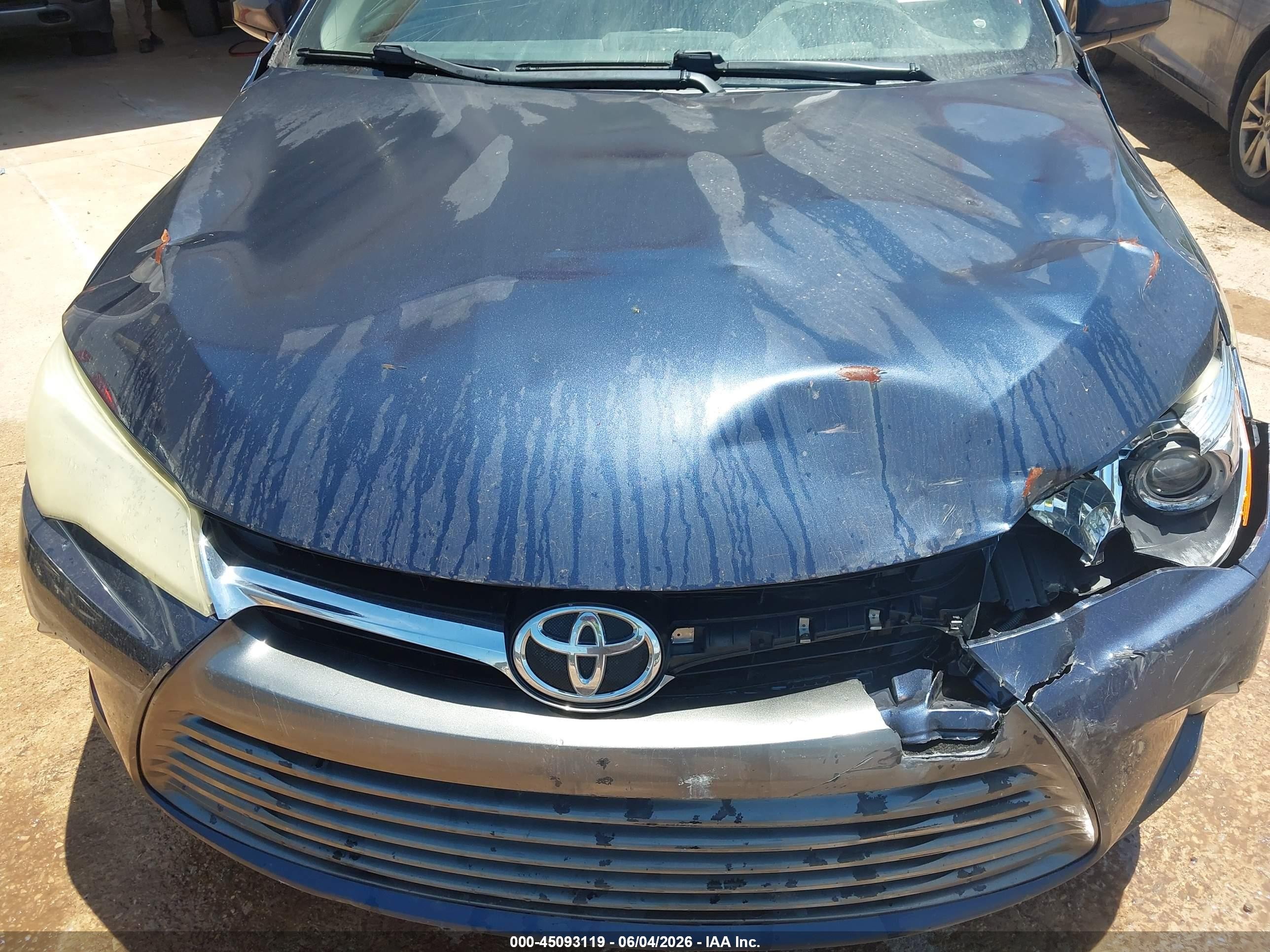 2016 Toyota Camry Le Blue vin: 4T4BF1FK8GR549522
