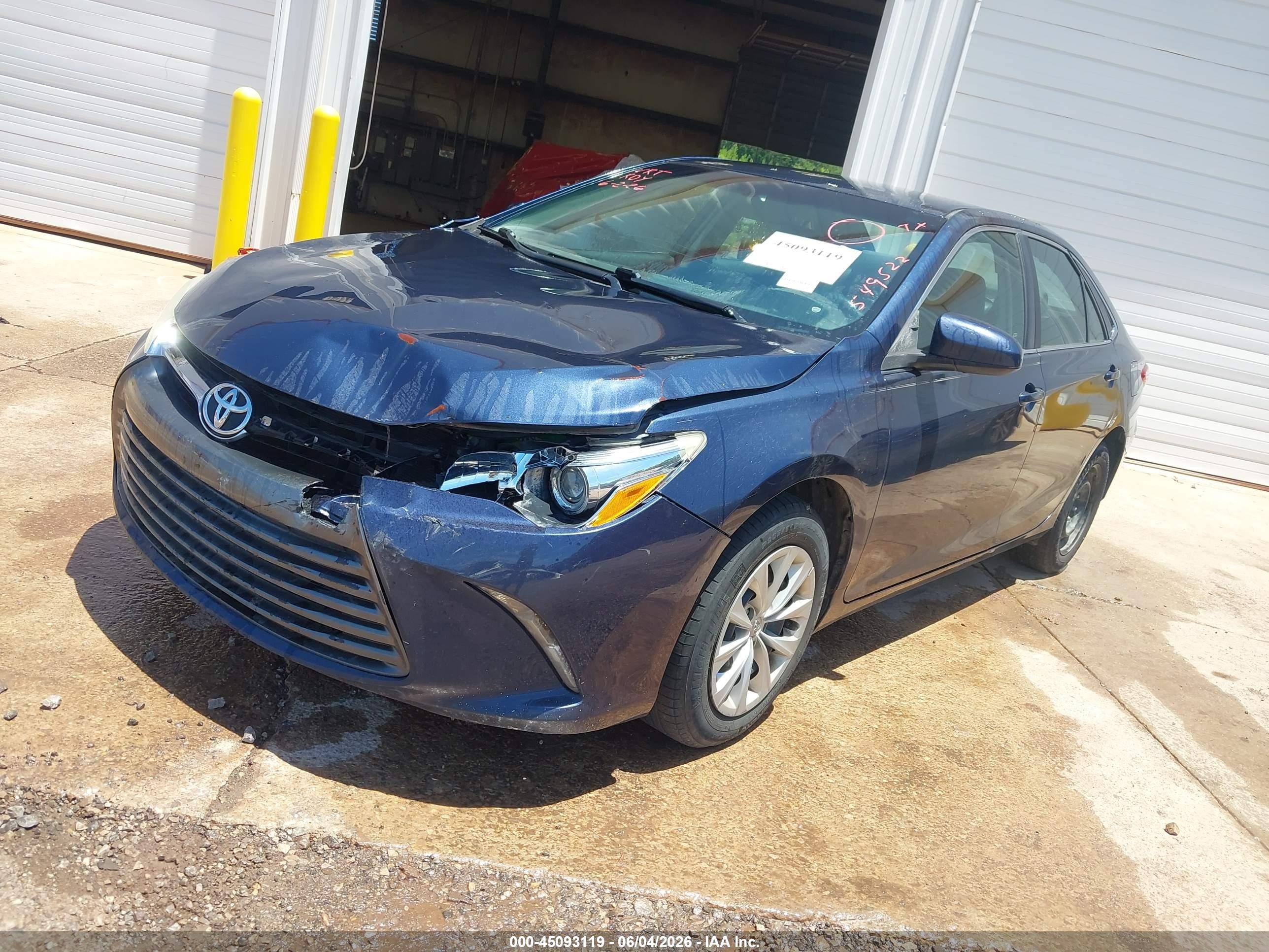 2016 Toyota Camry Le Blue vin: 4T4BF1FK8GR549522