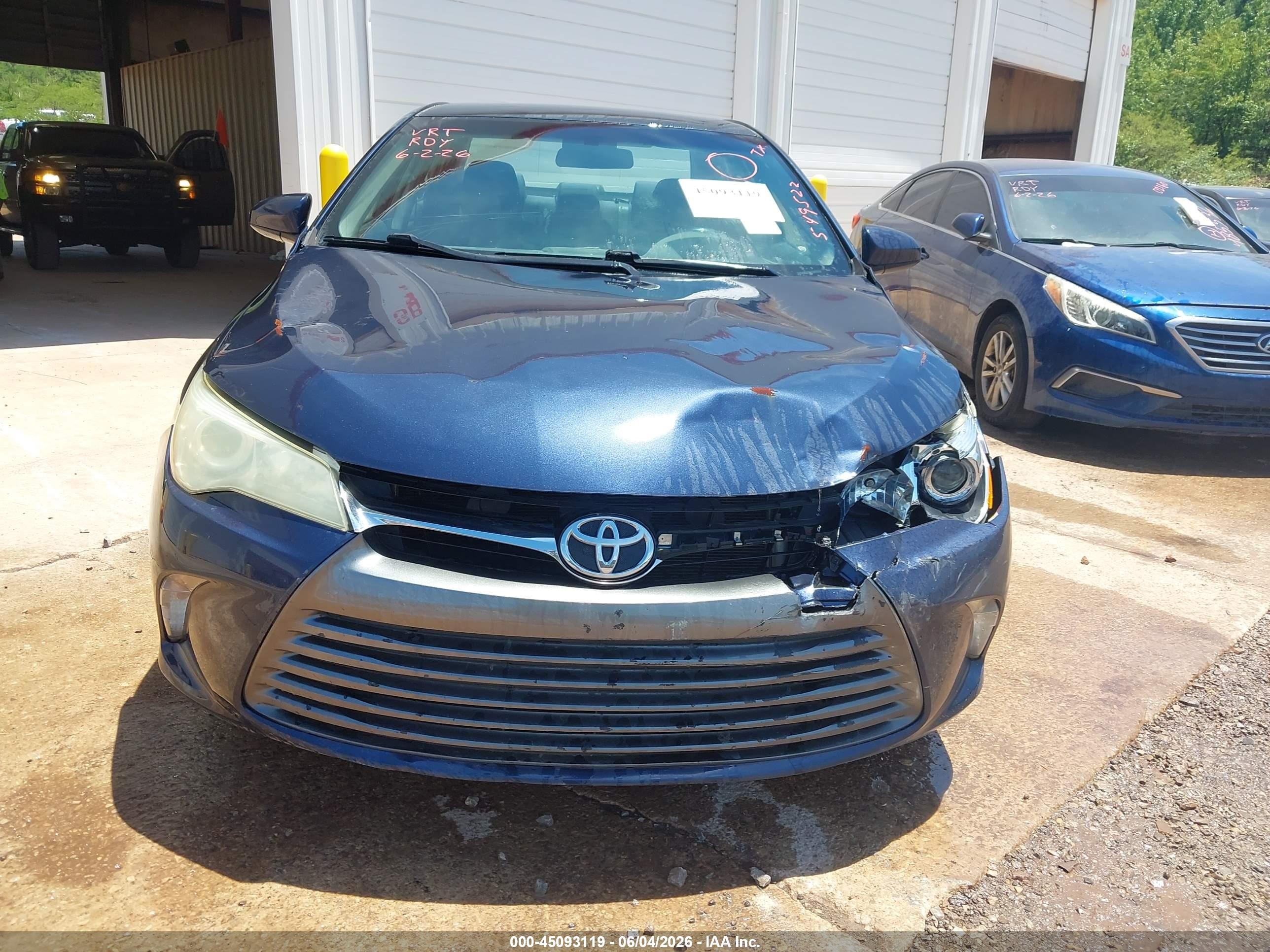 2016 Toyota Camry Le Blue vin: 4T4BF1FK8GR549522