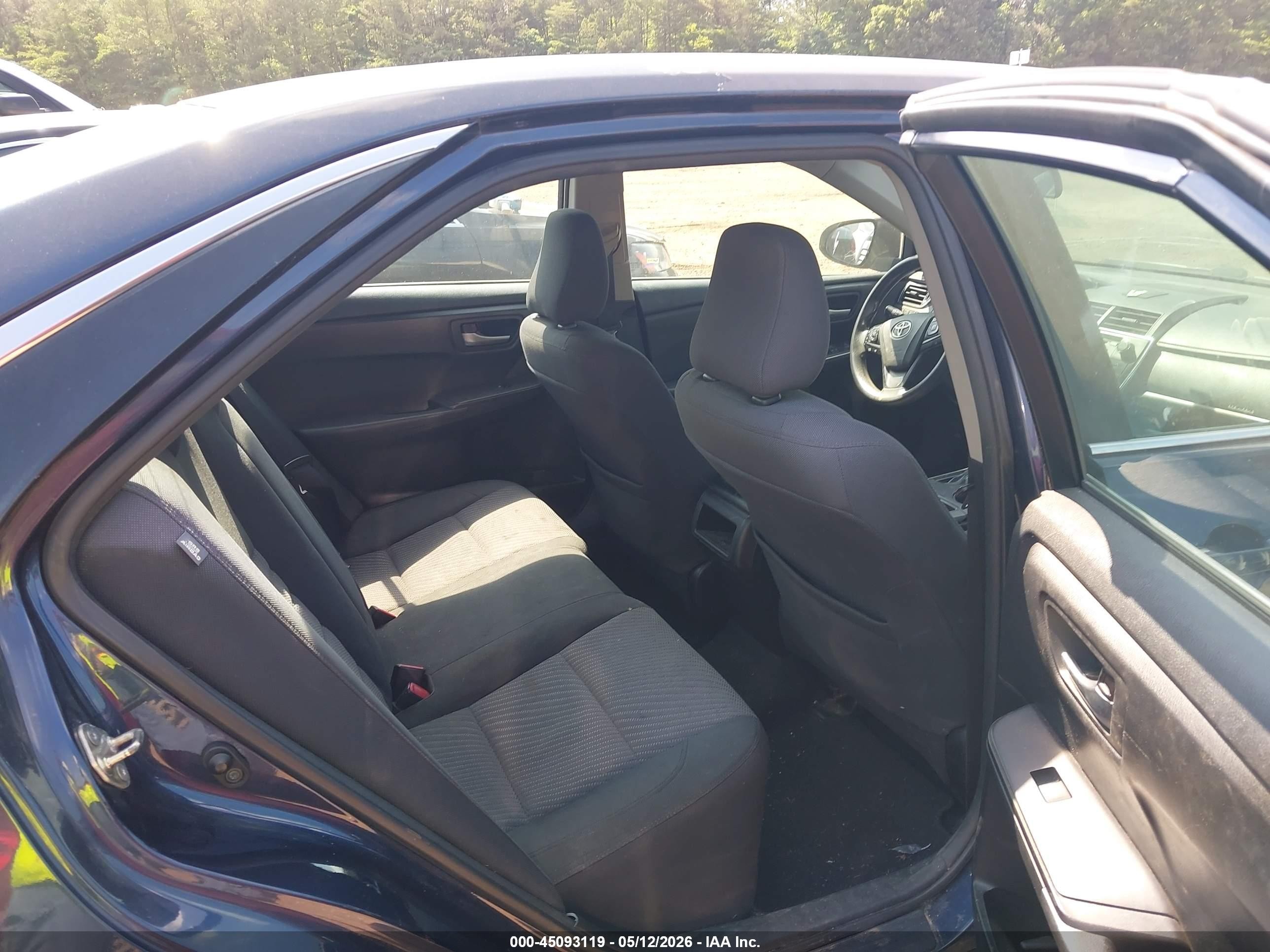 2016 Toyota Camry Le Blue vin: 4T4BF1FK8GR549522