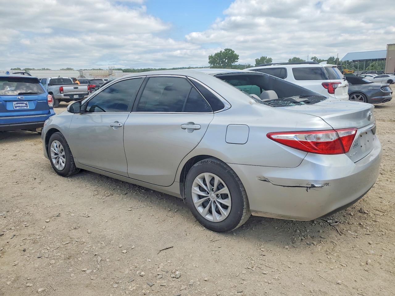 2016 Toyota Camry Le Silver vin: 4T4BF1FK8GR561086