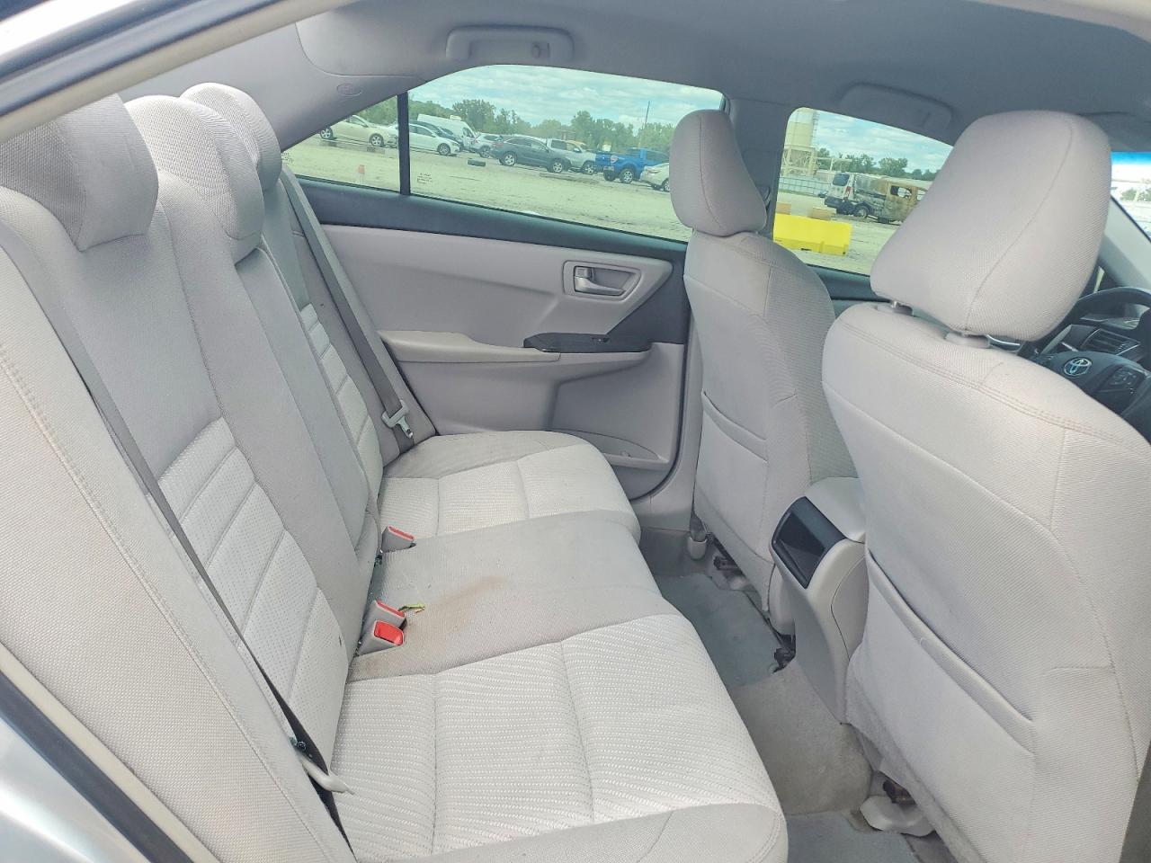 2016 Toyota Camry Le Silver vin: 4T4BF1FK8GR561086