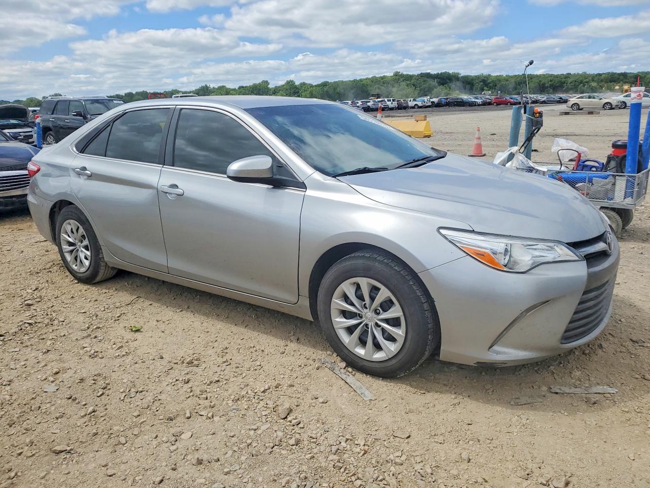 2016 Toyota Camry Le Silver vin: 4T4BF1FK8GR561086